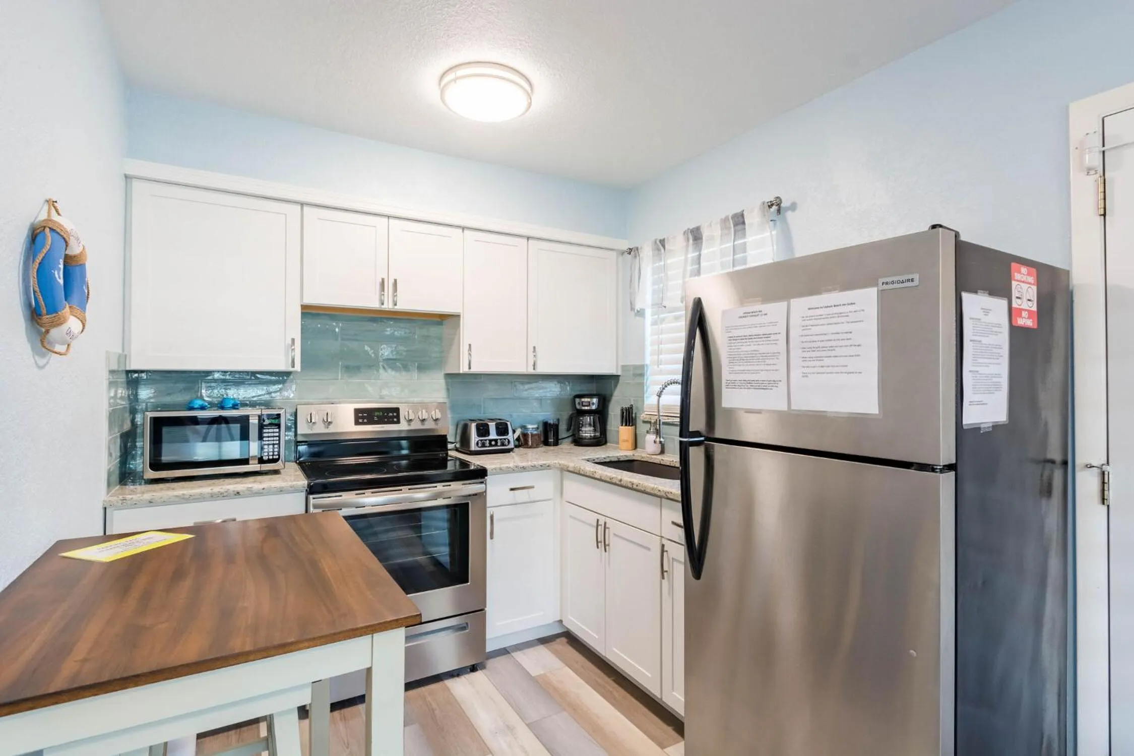 Kitchen or kitchenette in Upham Beach Inn