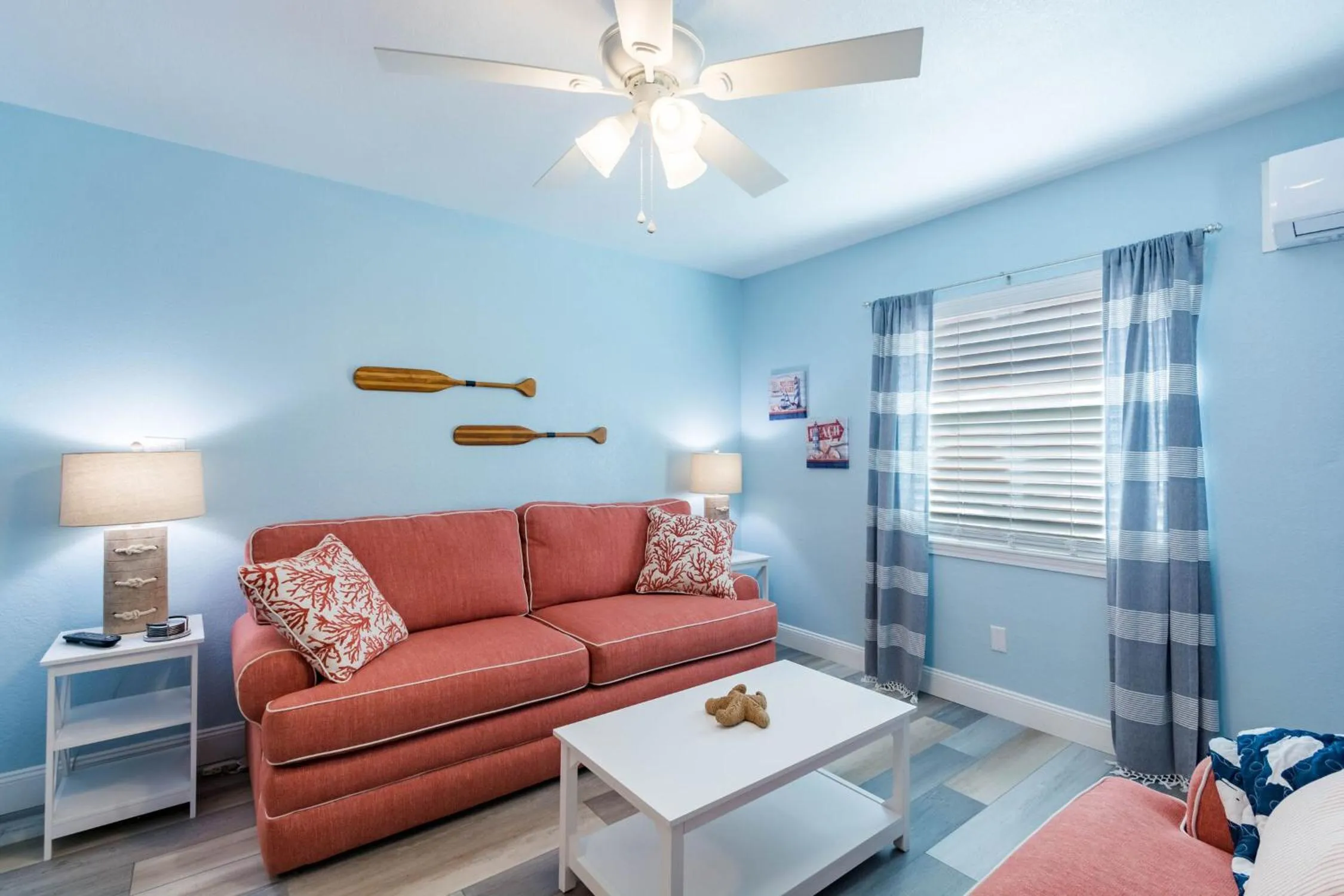 Living room in Upham Beach Inn