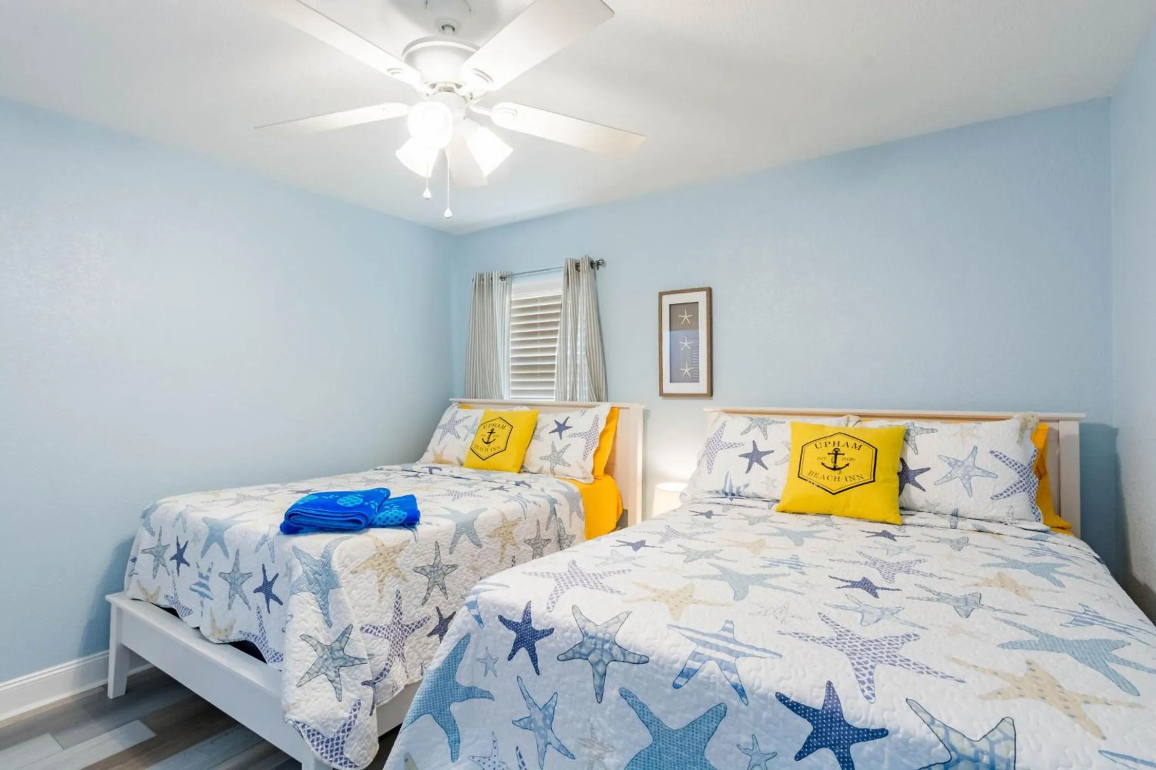 Bed in Upham Beach Inn