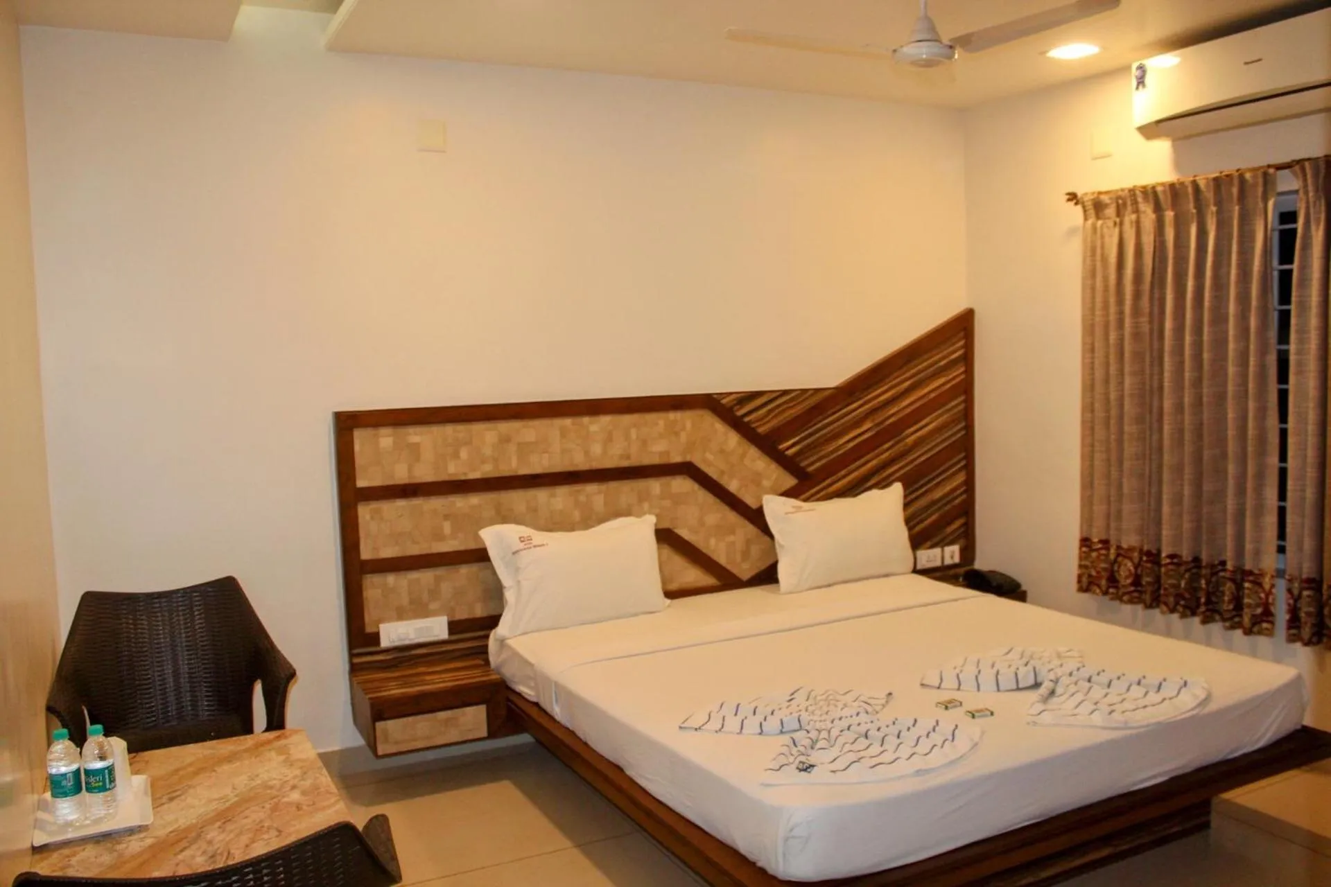 Bed in Annai in Saravana Bhavan Fine stay and Restaurant