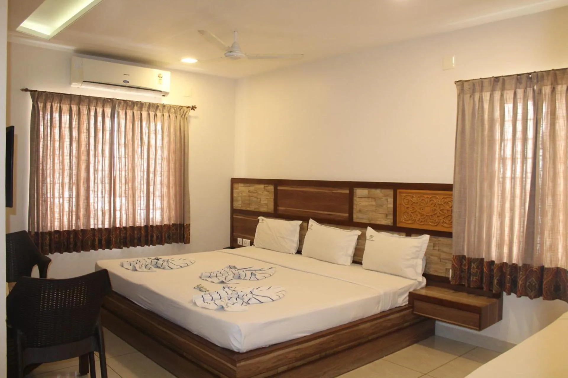 Bed in Annai in Saravana Bhavan Fine stay and Restaurant