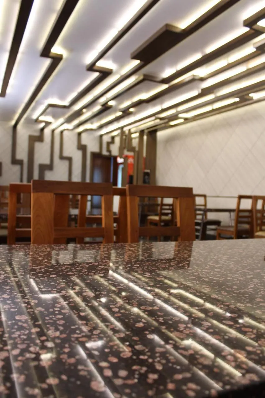 Restaurant/places to eat in Annai in Saravana Bhavan Fine stay and Restaurant