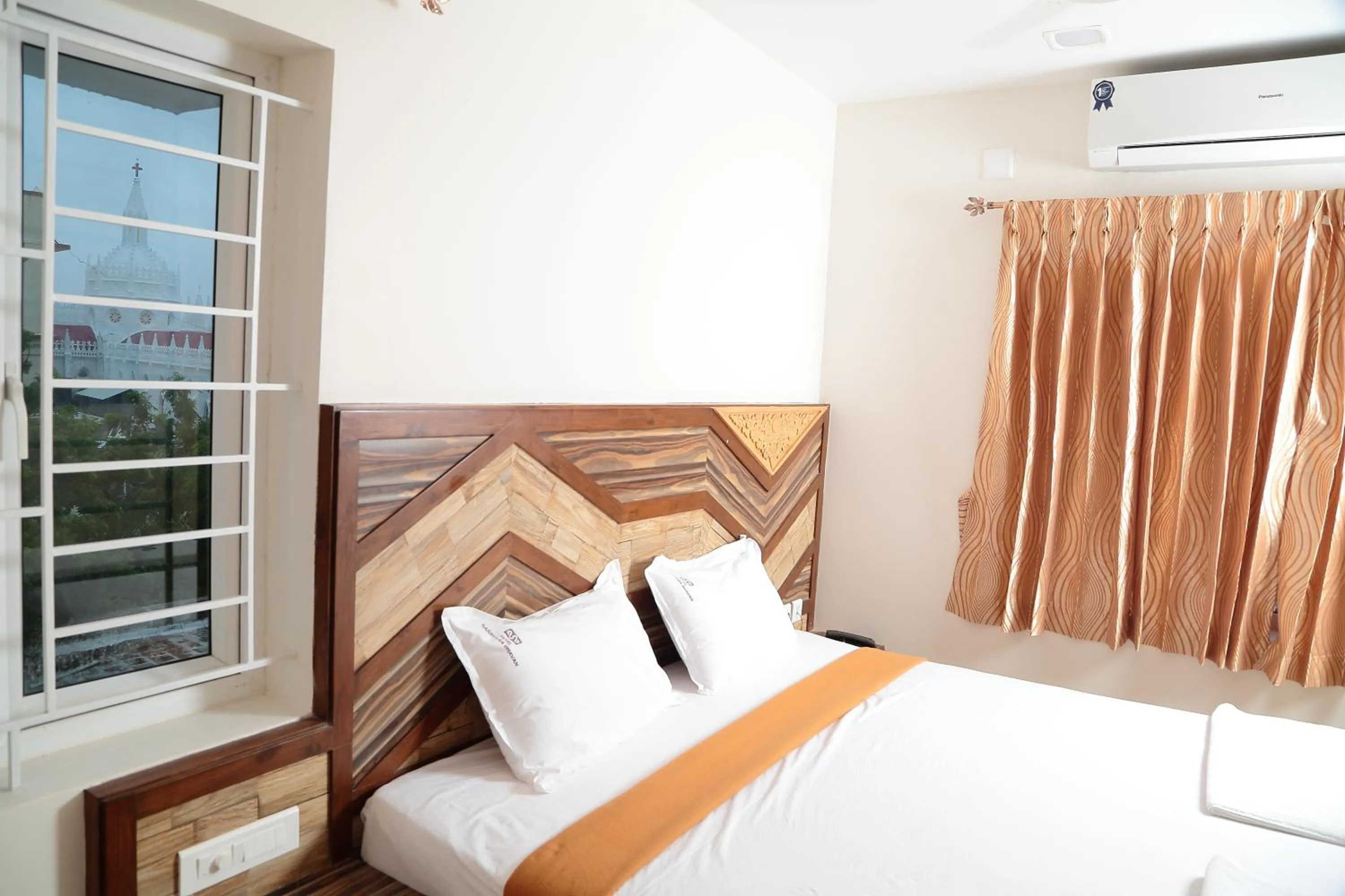 Bed in Annai in Saravana Bhavan Fine stay and Restaurant