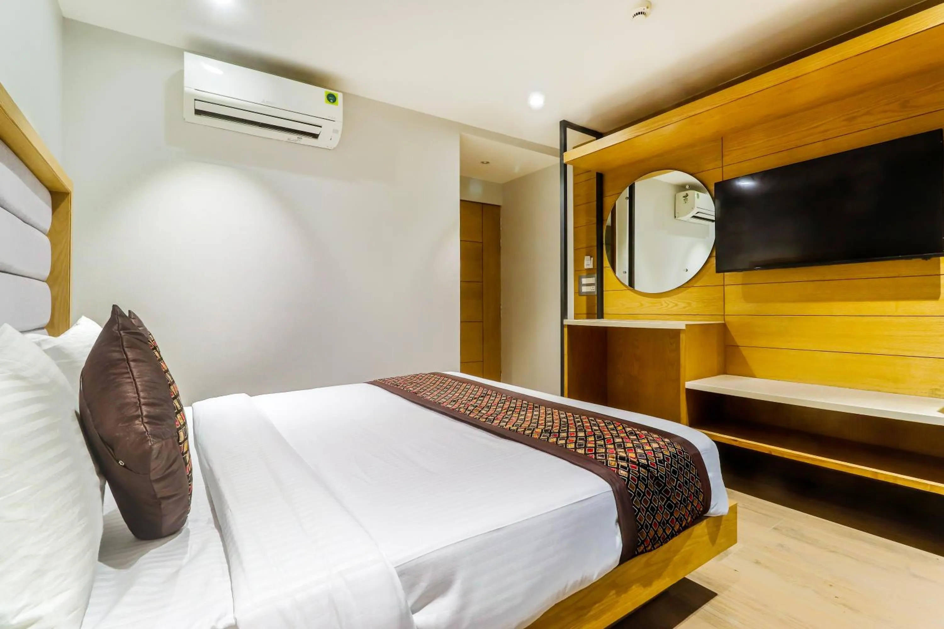 TV and multimedia, Bed in Hotel Bricks, Karol Bagh, New Delhi