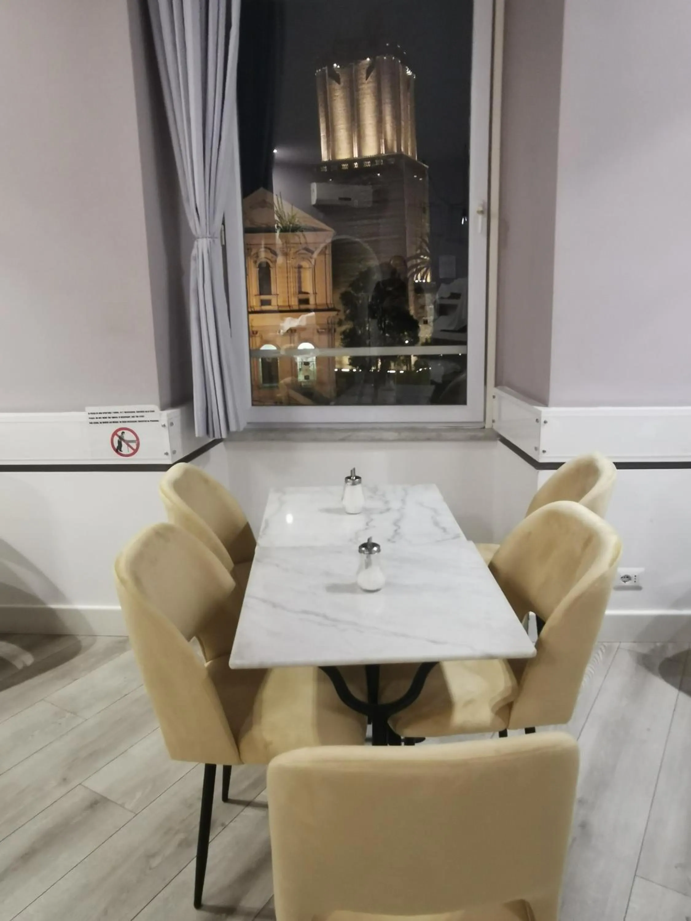 Restaurant/places to eat in Hotel Fiori