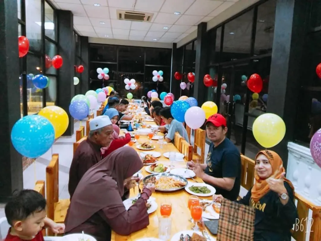 Restaurant/places to eat in DLAYARAN HOTEL & CAFE