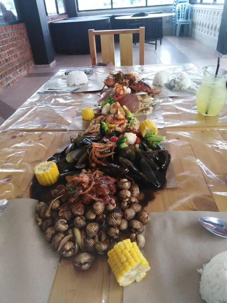 Food and drinks in DLAYARAN HOTEL & CAFE