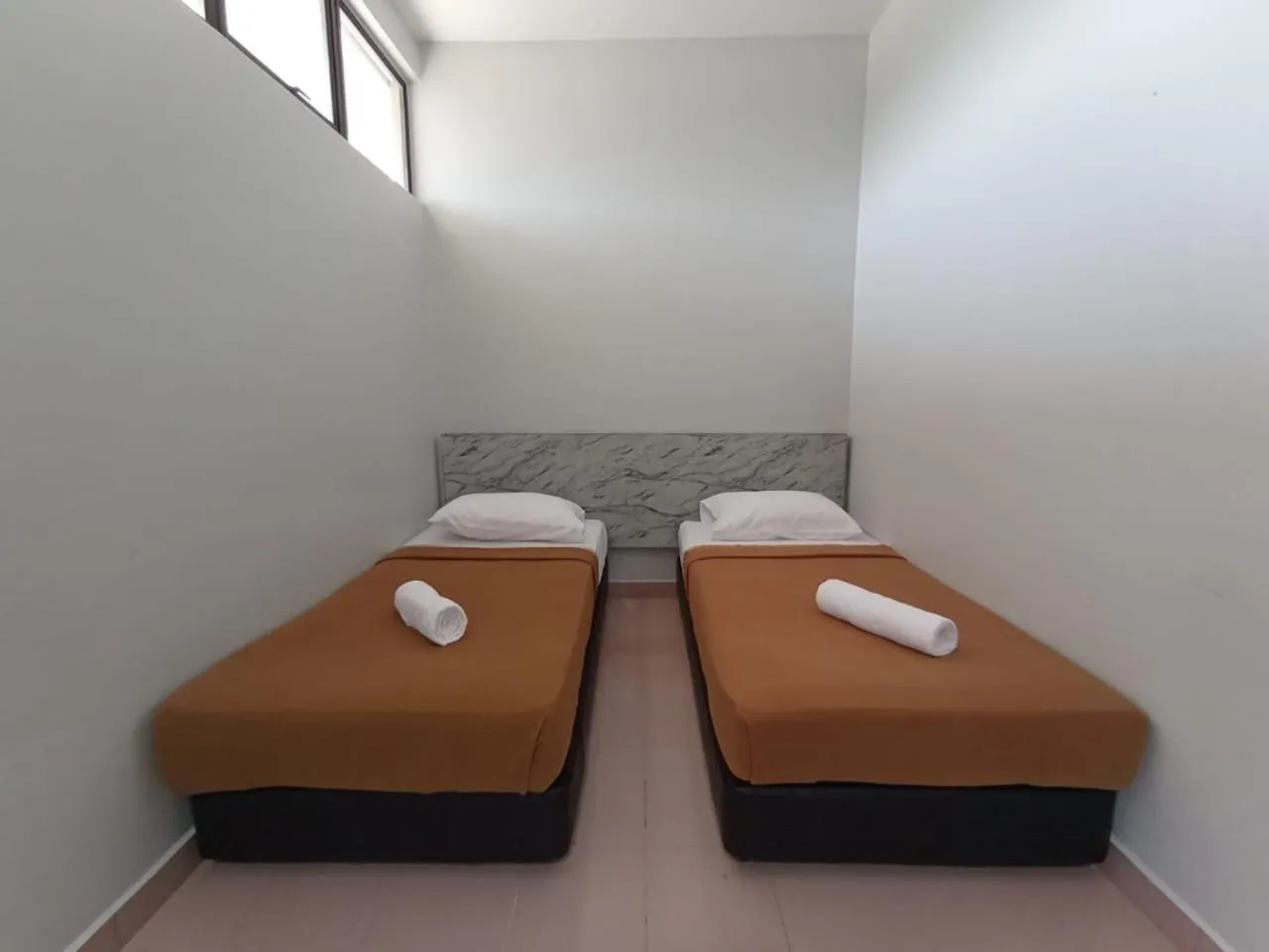 Bed in DLAYARAN HOTEL & CAFE