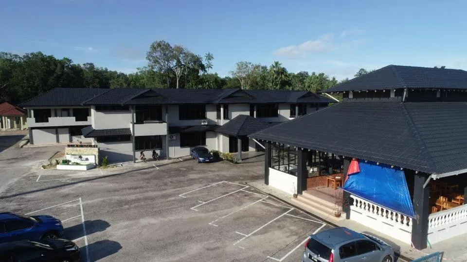 Property building in DLAYARAN HOTEL & CAFE