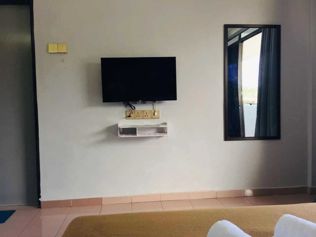 TV and multimedia in DLAYARAN HOTEL & CAFE