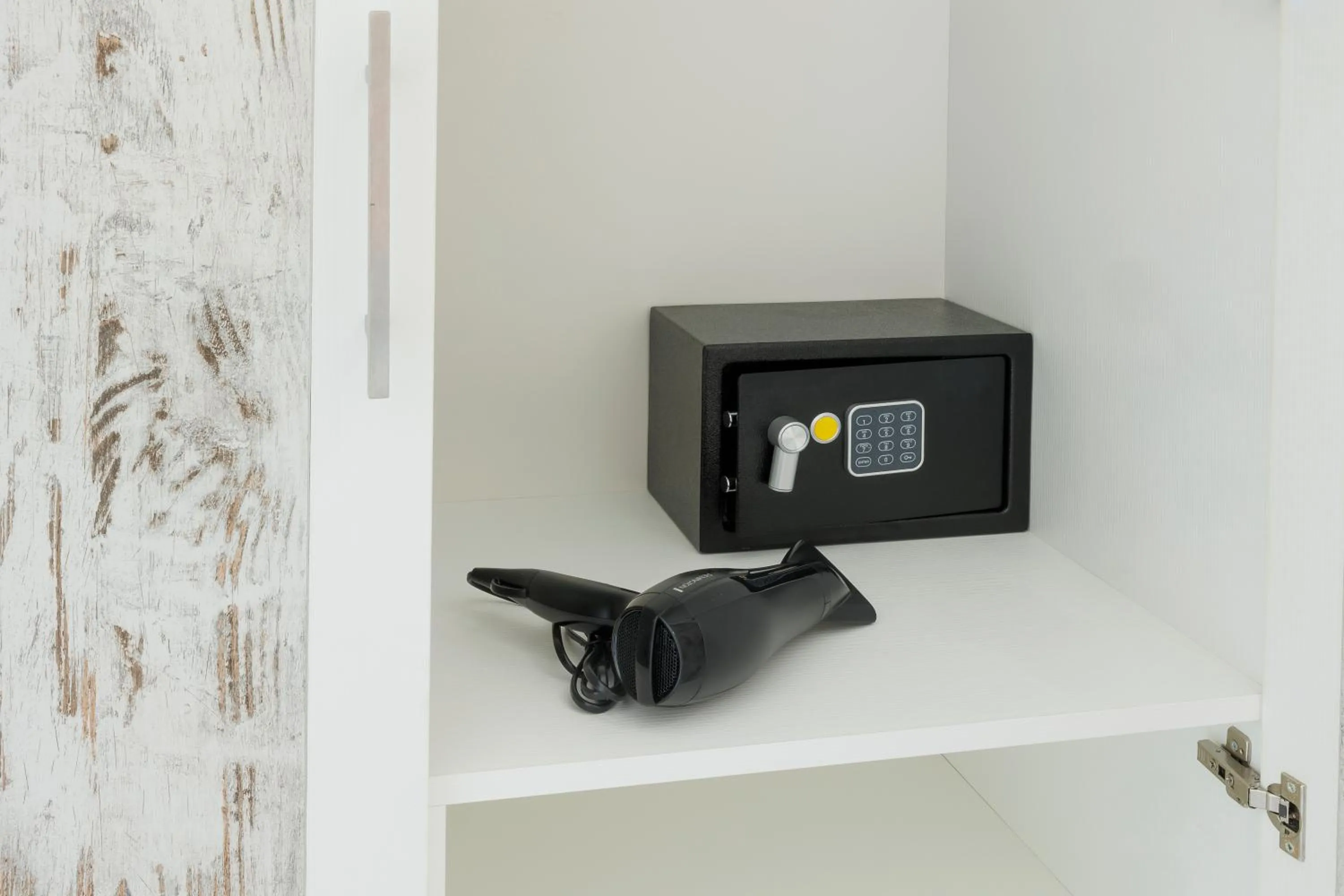 TV and multimedia in Mercury Beach Hotel