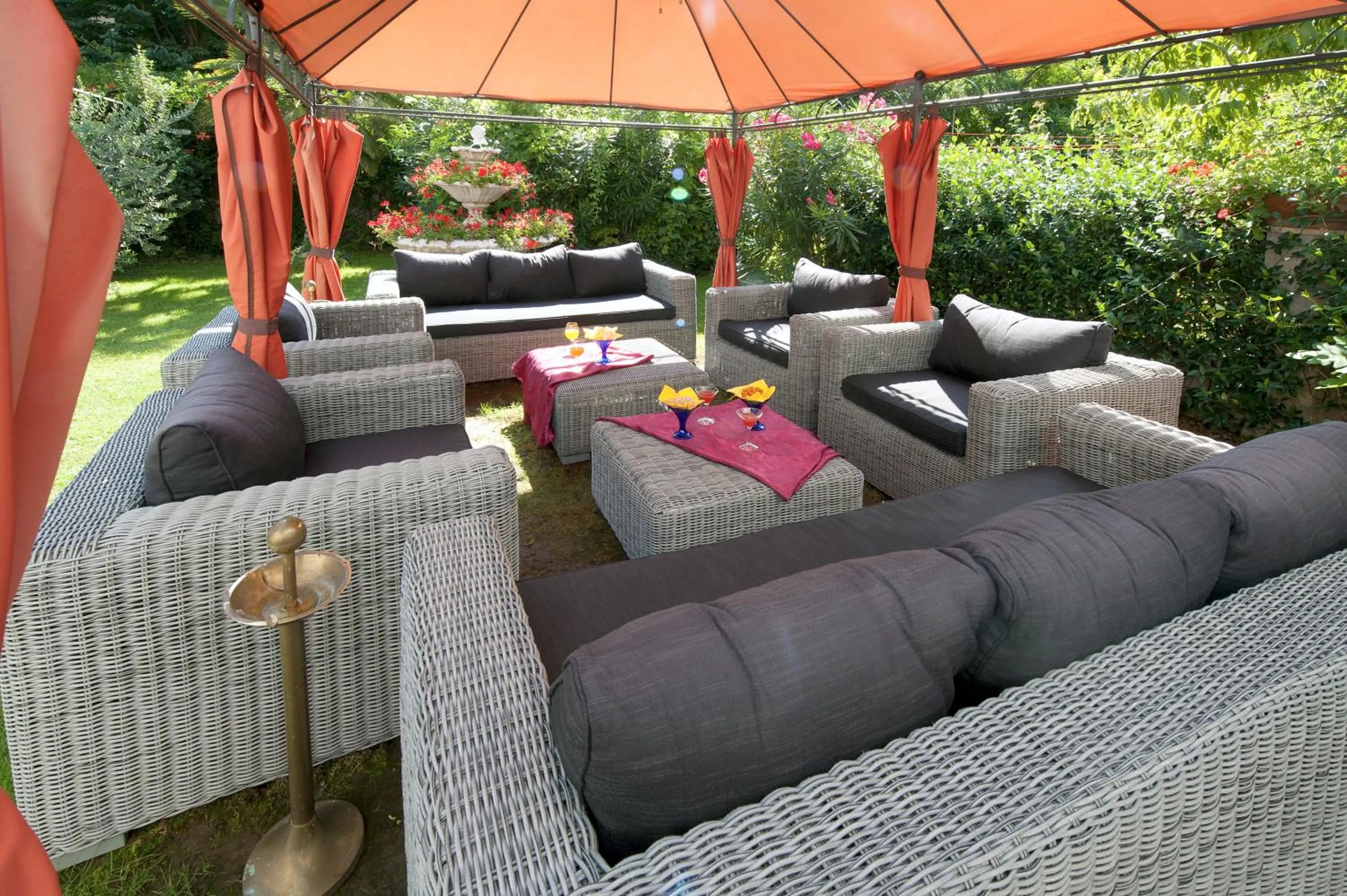 Restaurant/places to eat in Hotel Ideale