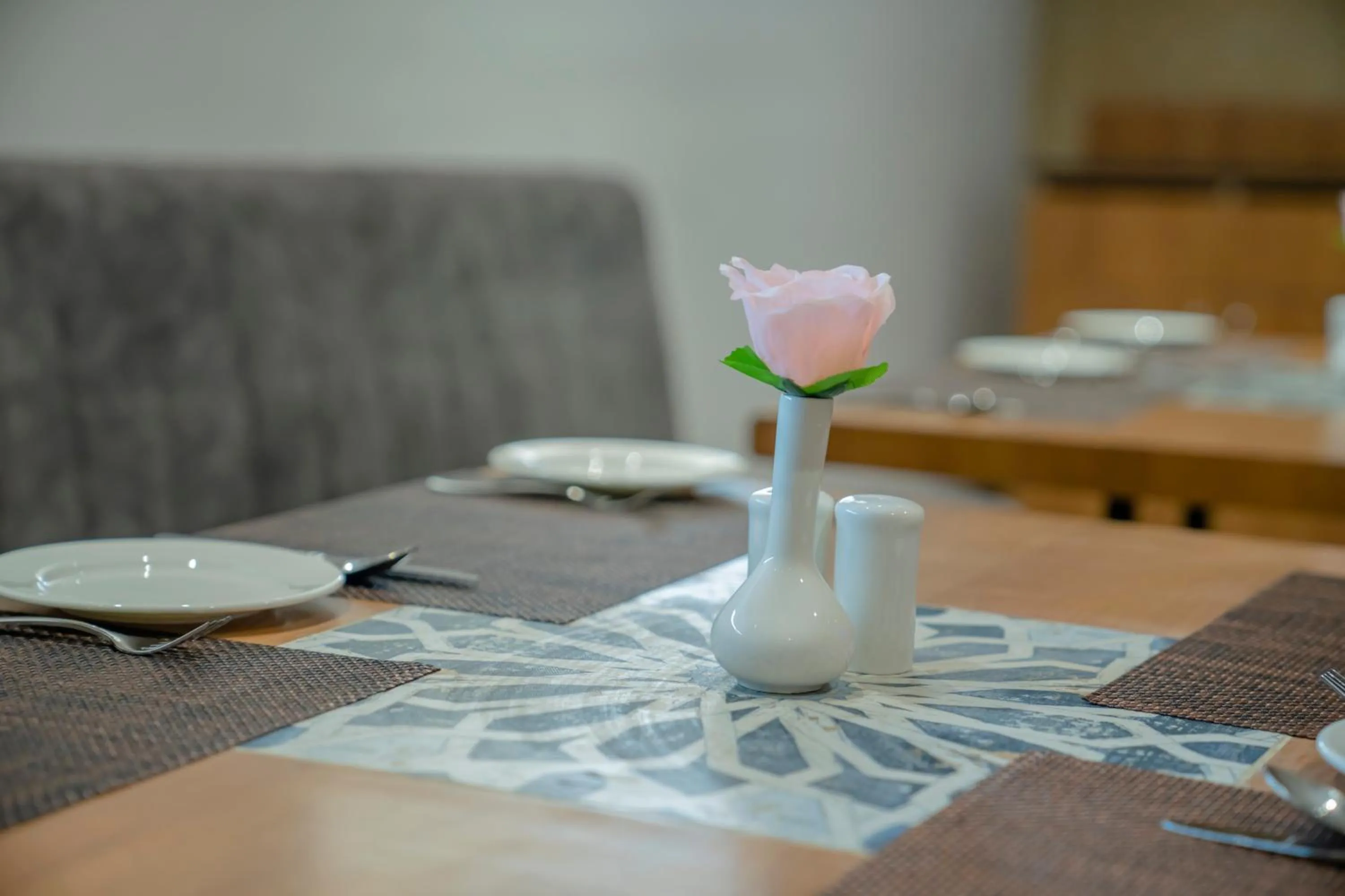 Restaurant/places to eat in Zip By Spree Hotels Chakan, Pune