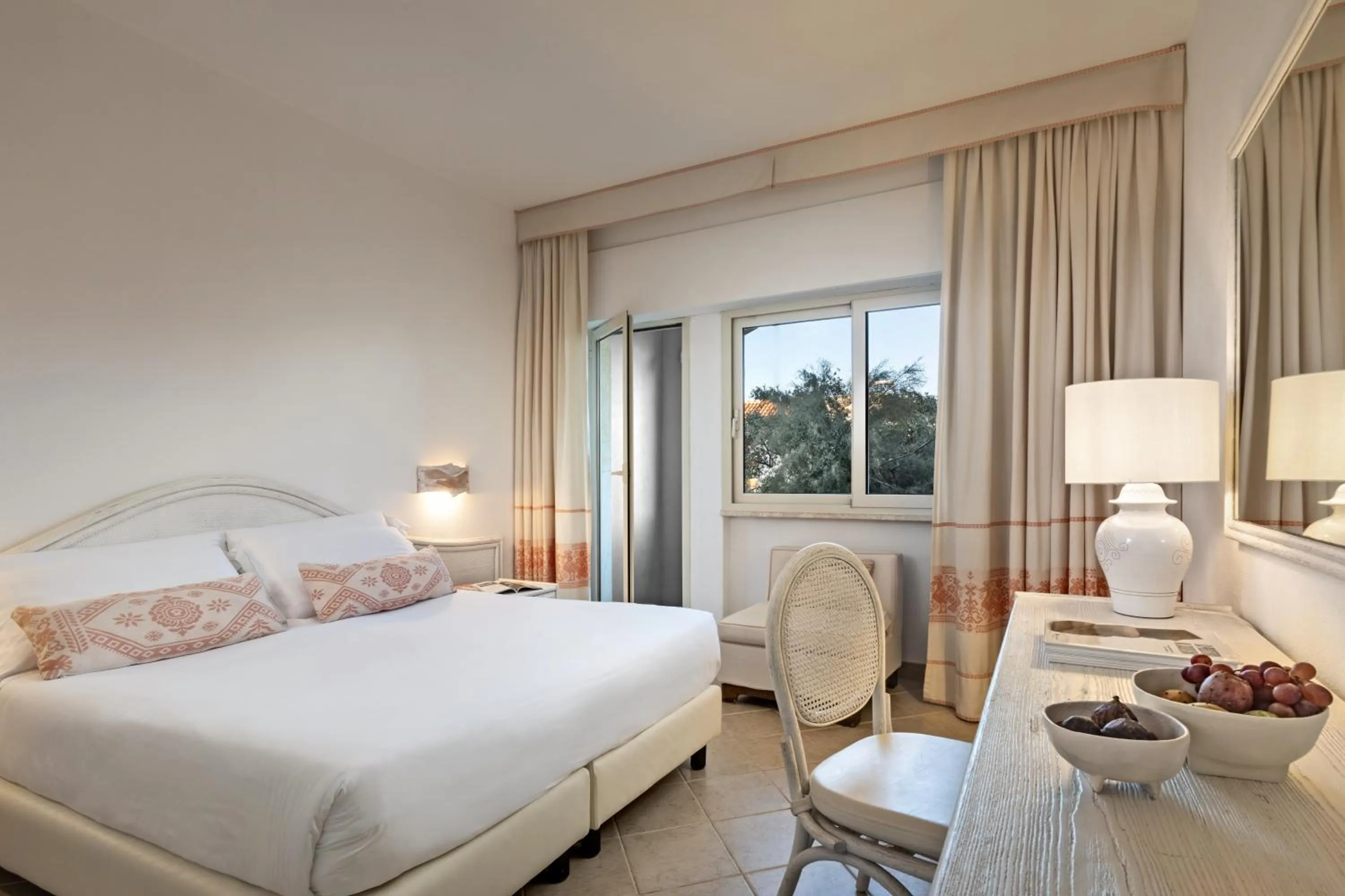 Bed in Gabbiano Azzurro Hotel & Suites