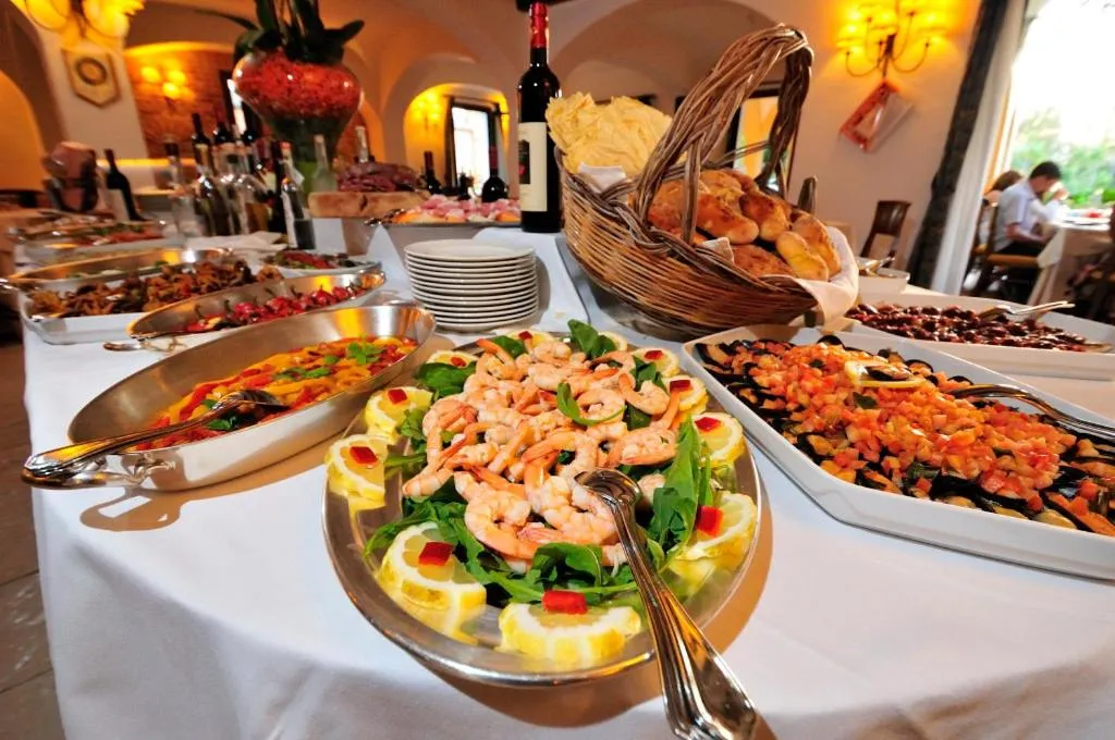 Restaurant/places to eat in Hotel Arbatasar