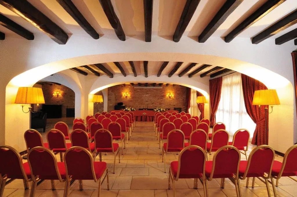 Business facilities in Hotel Arbatasar