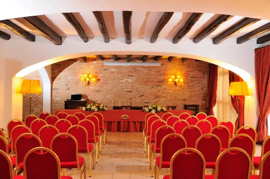 Business facilities in Hotel Arbatasar