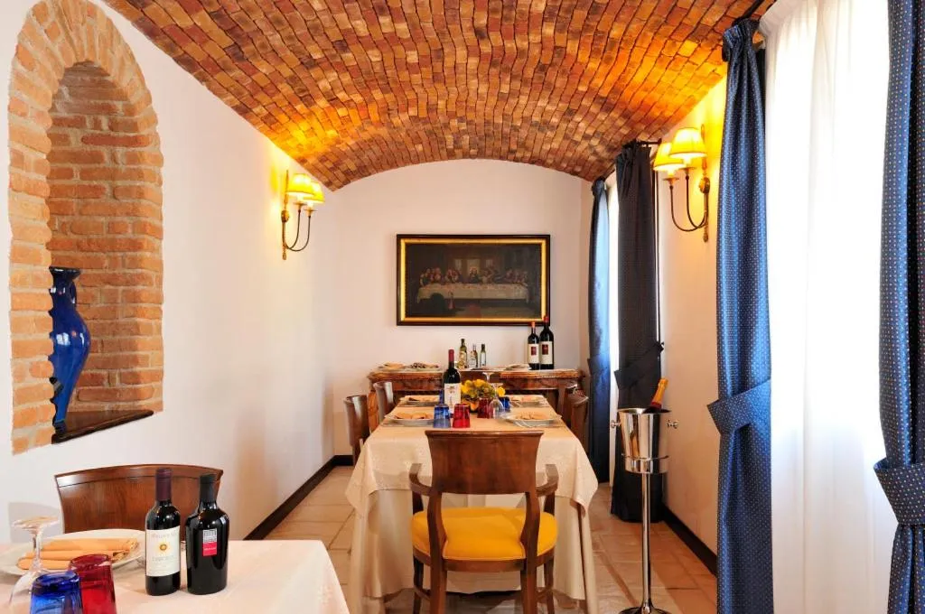 Restaurant/places to eat in Hotel Arbatasar