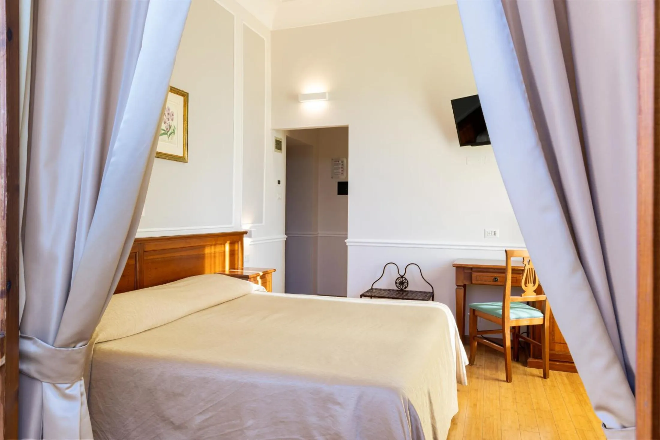 Photo of the whole room, Bed in Albergo Chiusarelli