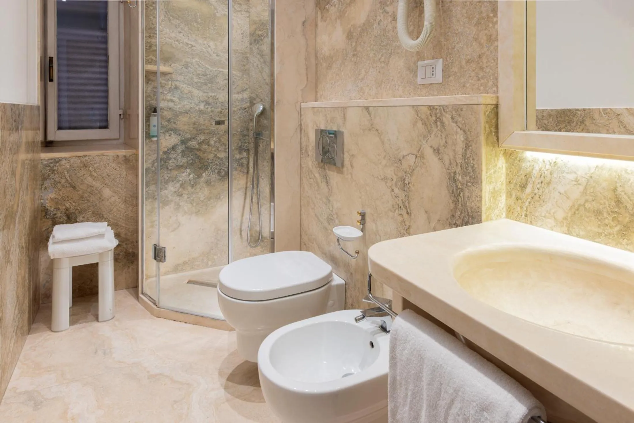 Shower in Albergo Chiusarelli