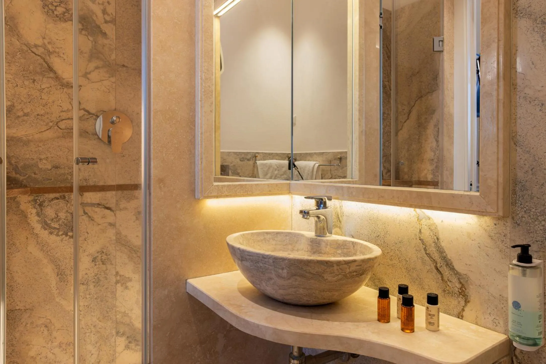 Bathroom in Albergo Chiusarelli