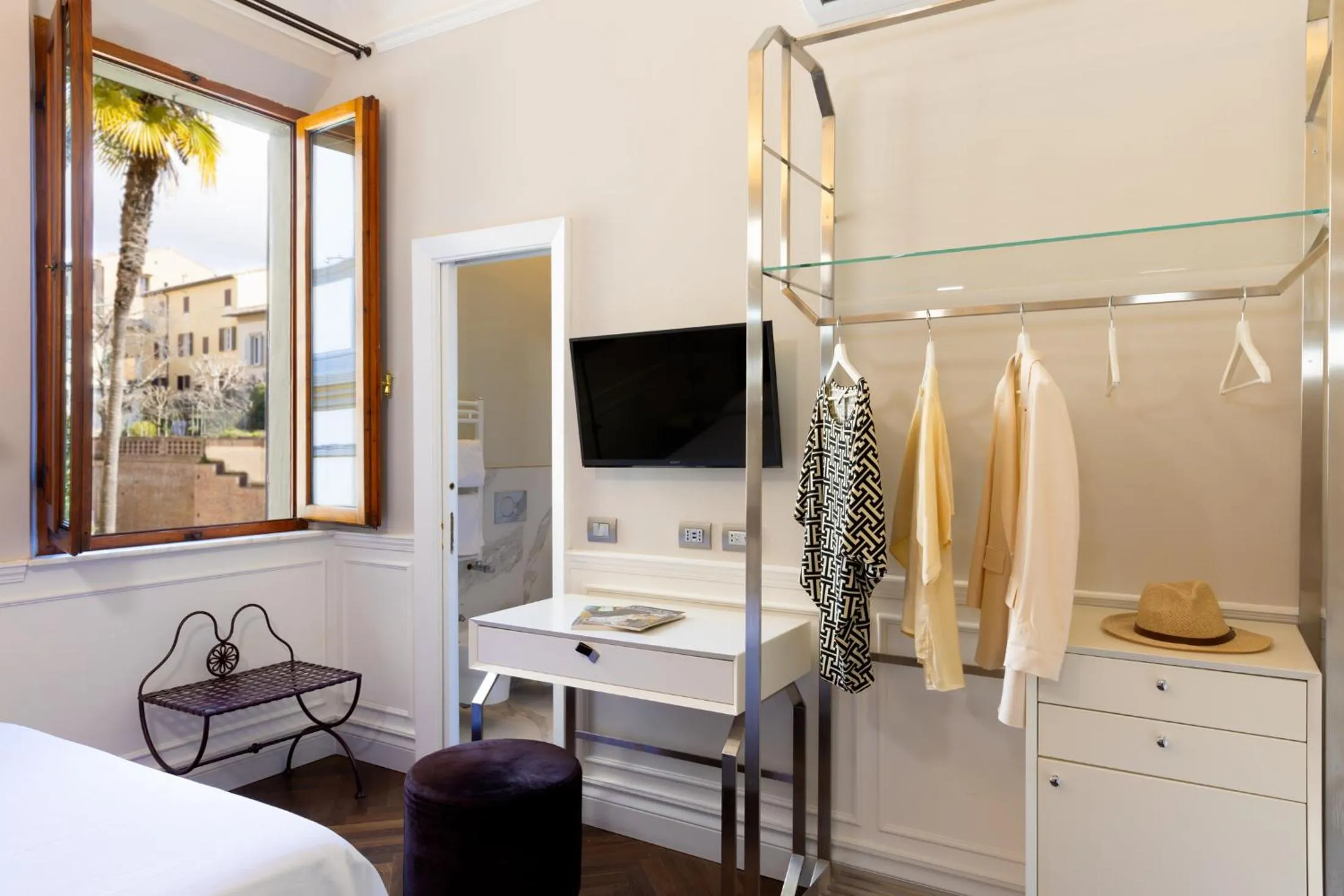 Photo of the whole room, Bed in Albergo Chiusarelli