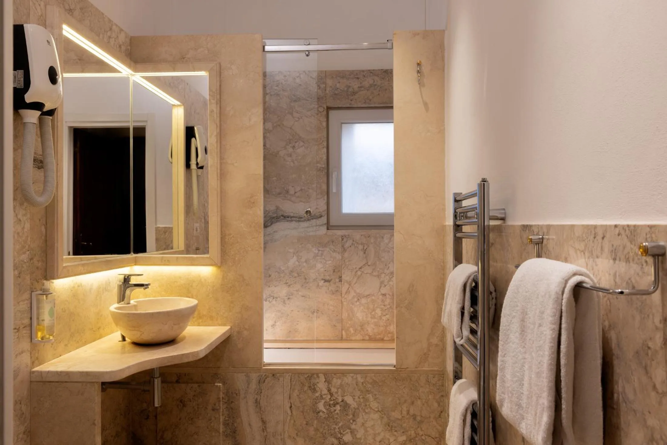 Bathroom in Albergo Chiusarelli