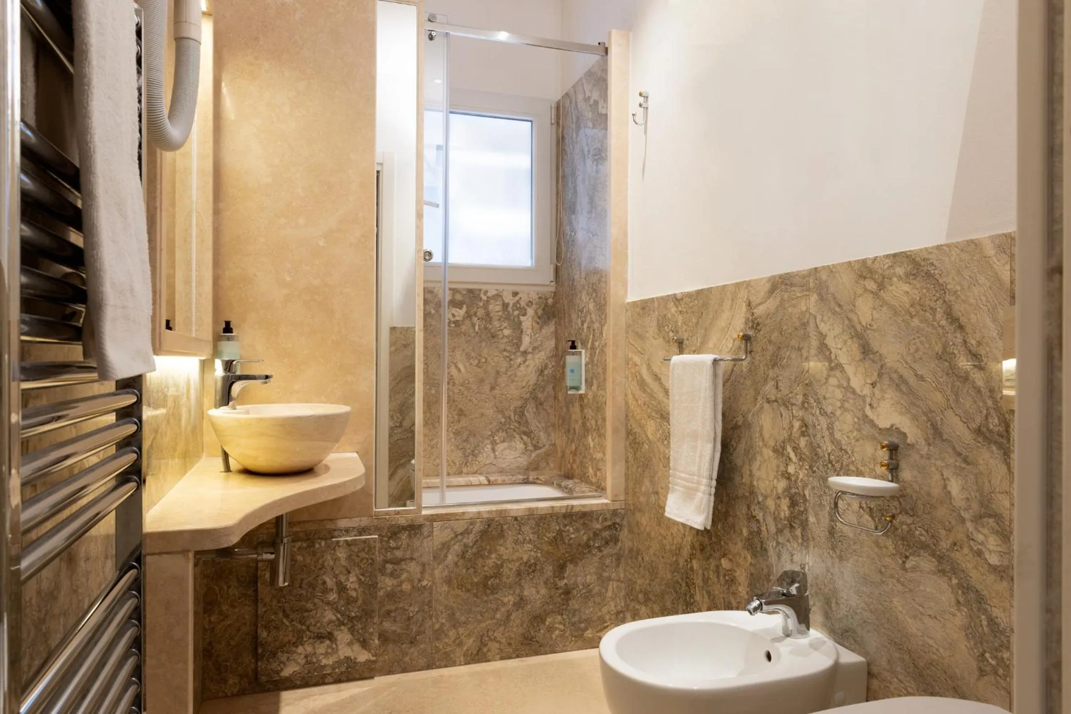 Bathroom in Albergo Chiusarelli