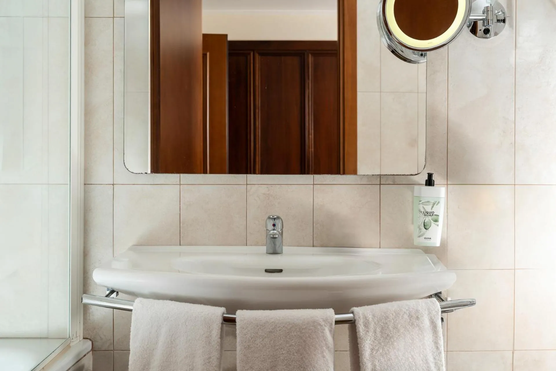 Bathroom in Hotel Athena