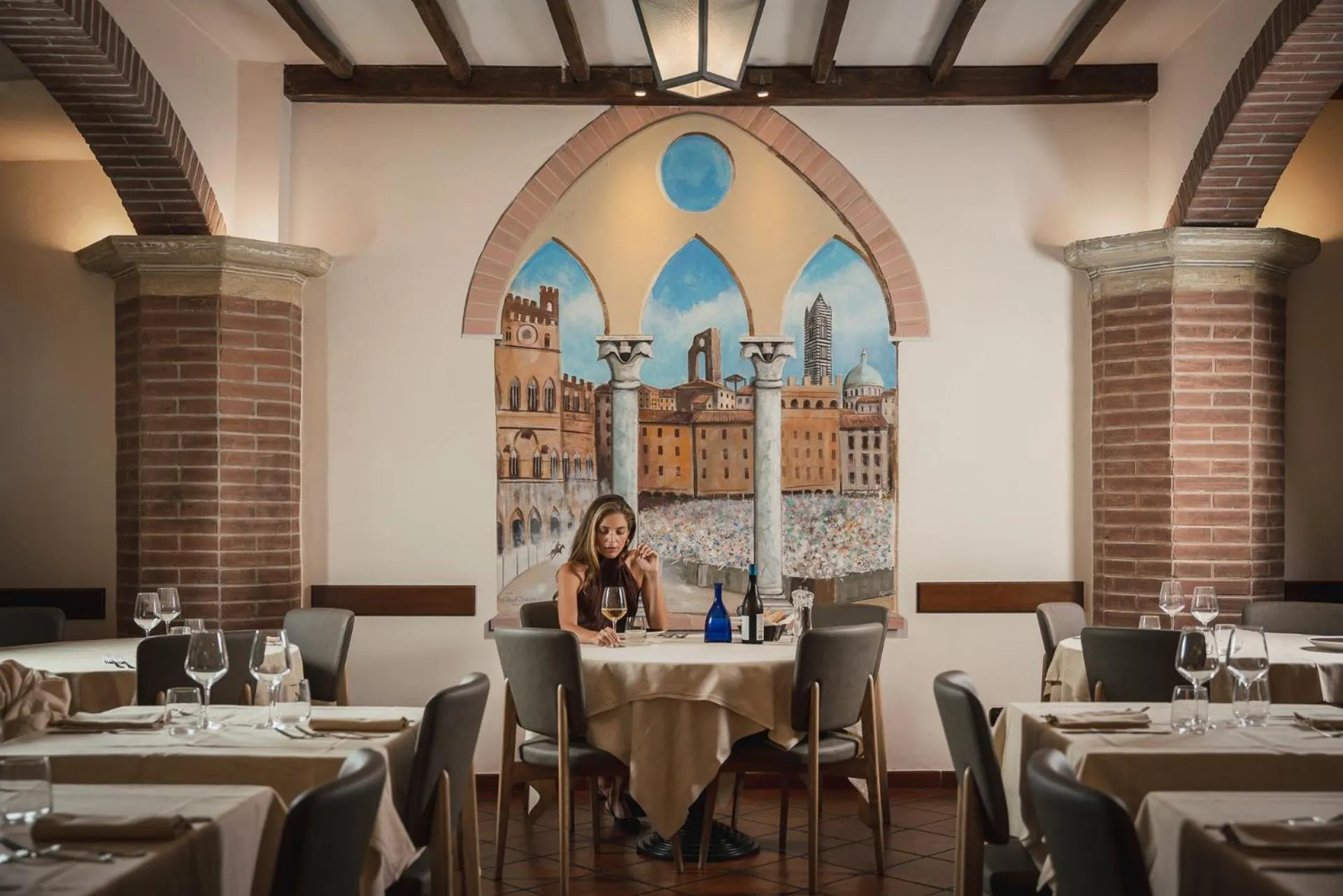 Restaurant/places to eat in Hotel Athena