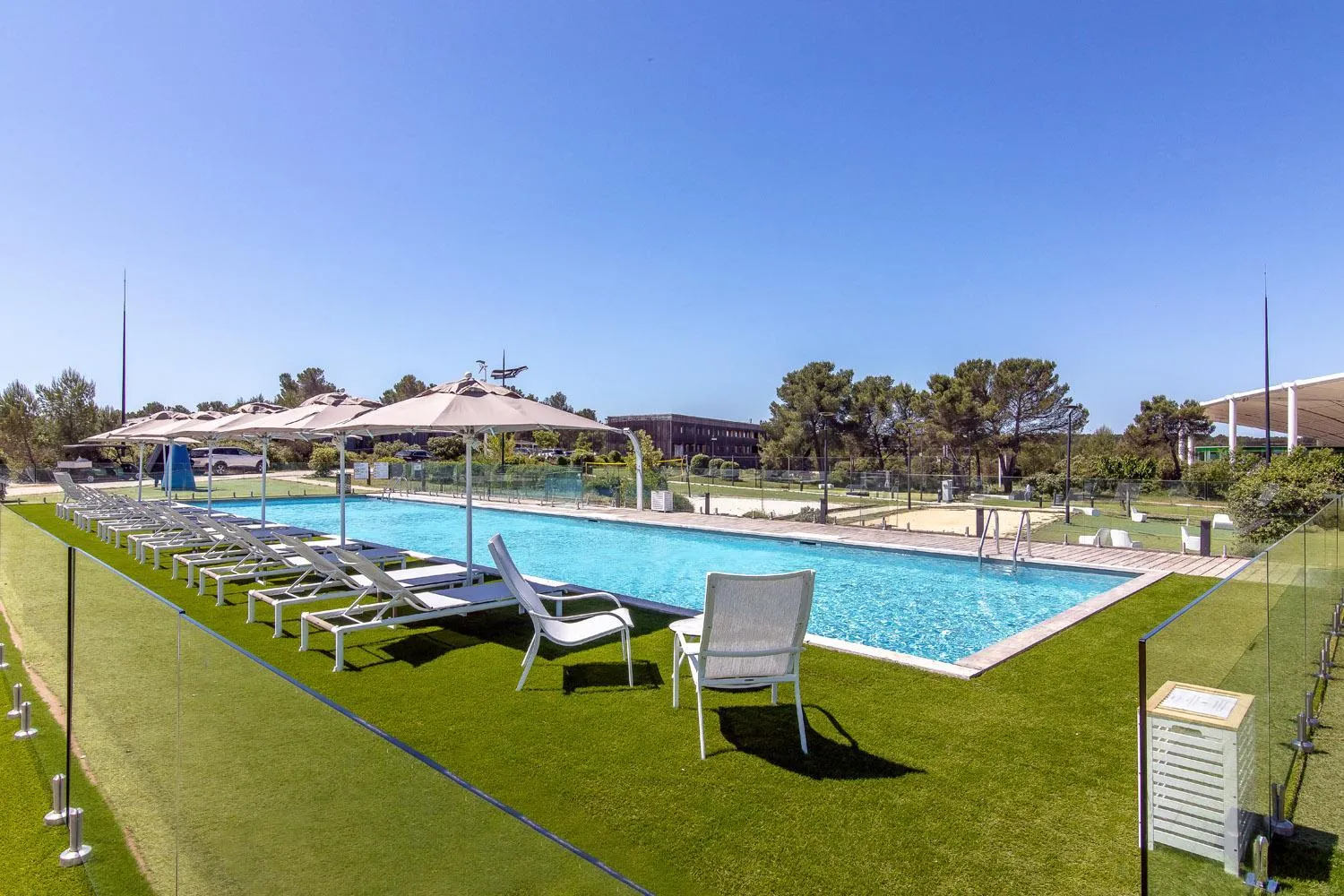Swimming pool in thecamp hôtel - Aix en Provence