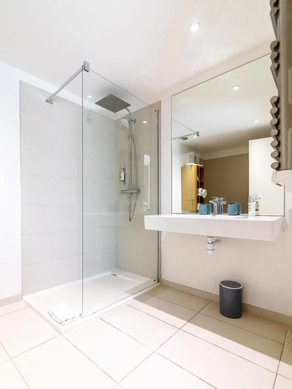 Shower in thecamp hôtel - Aix en Provence