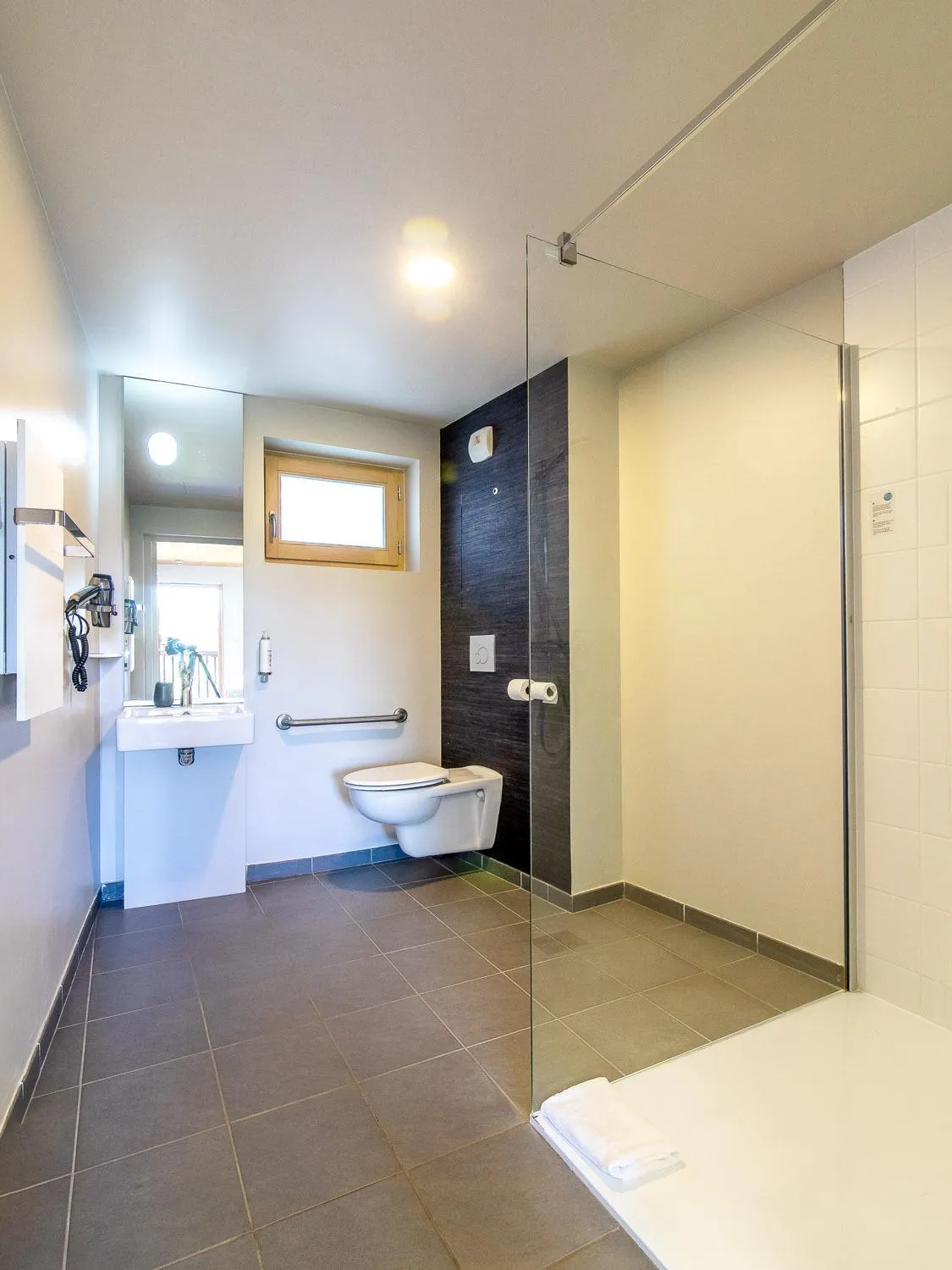 Shower in thecamp hôtel - Aix en Provence