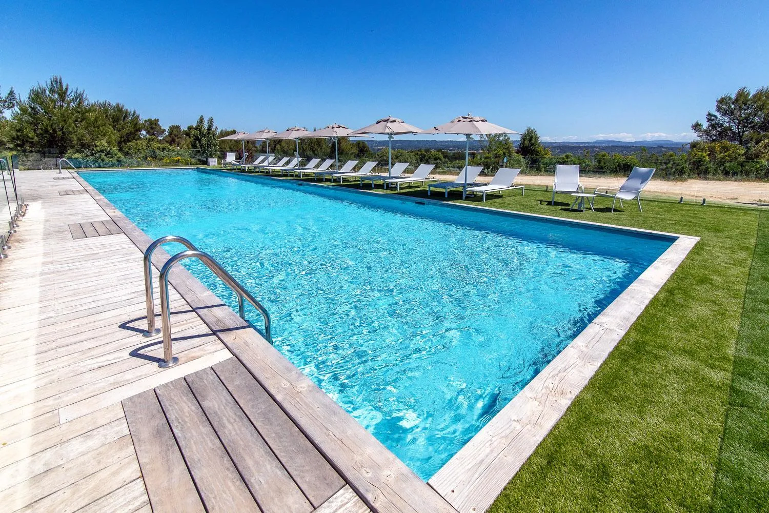 Swimming pool in thecamp hôtel - Aix en Provence
