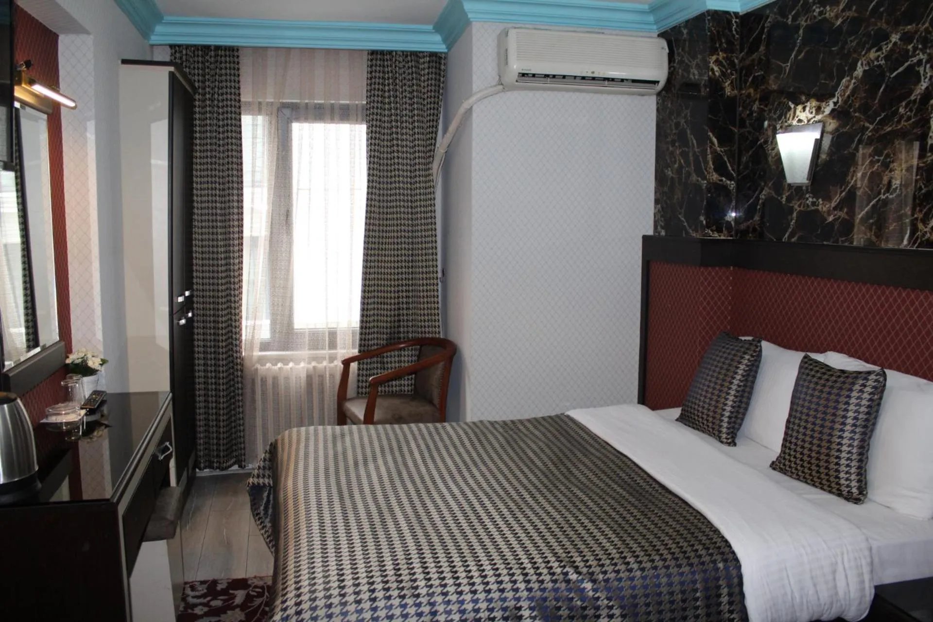 Photo of the whole room, Bed in Hotel Falcon