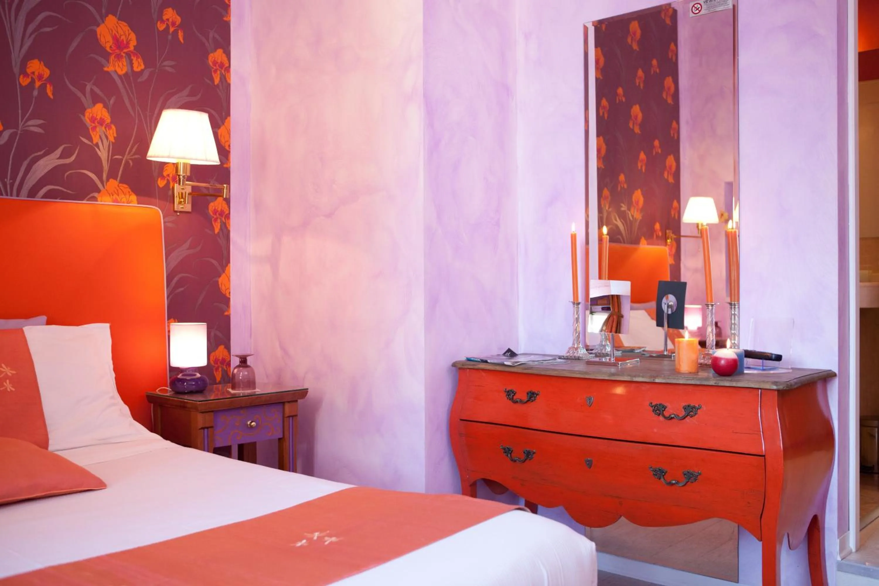 Decorative detail, Bed in 66 Imperial Inn Deluxe B&B