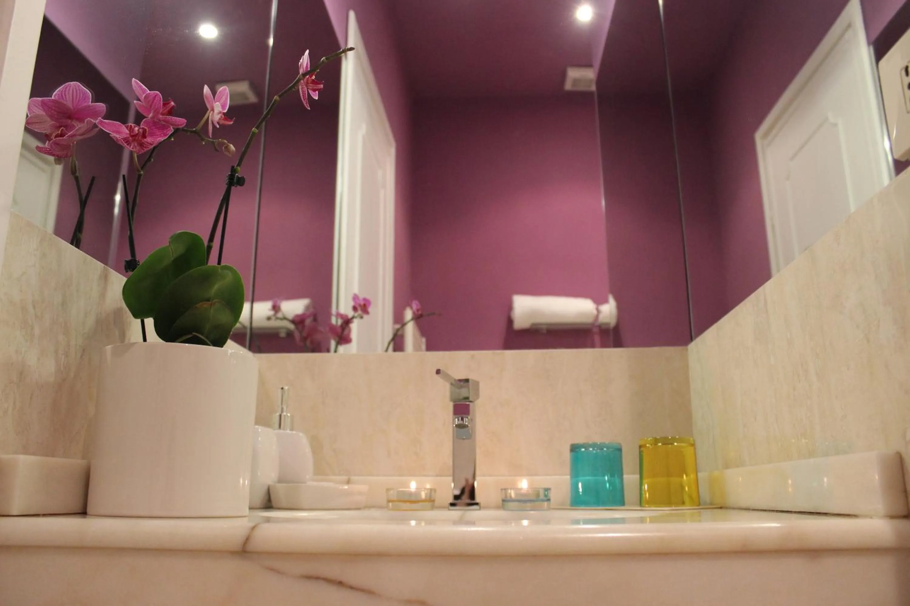 Bathroom in 66 Imperial Inn Deluxe B&B