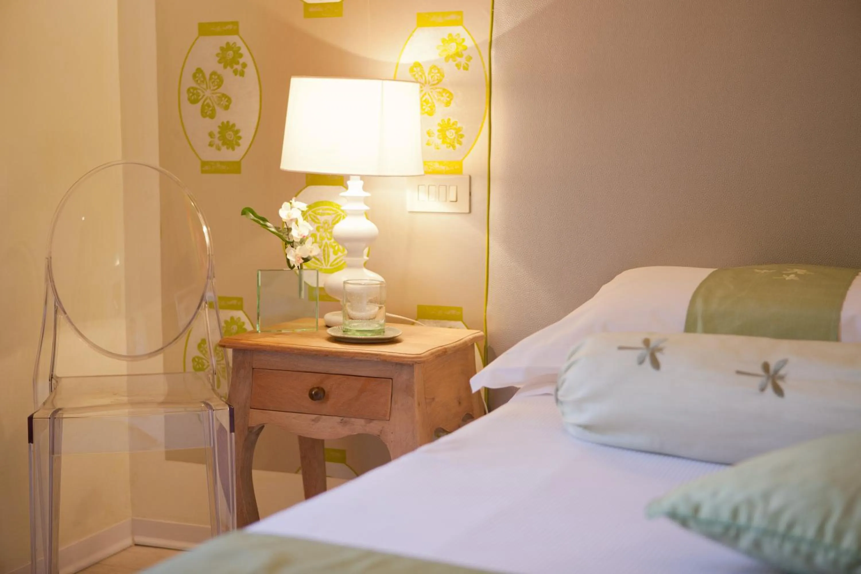 Decorative detail, Bed in 66 Imperial Inn Deluxe B&B