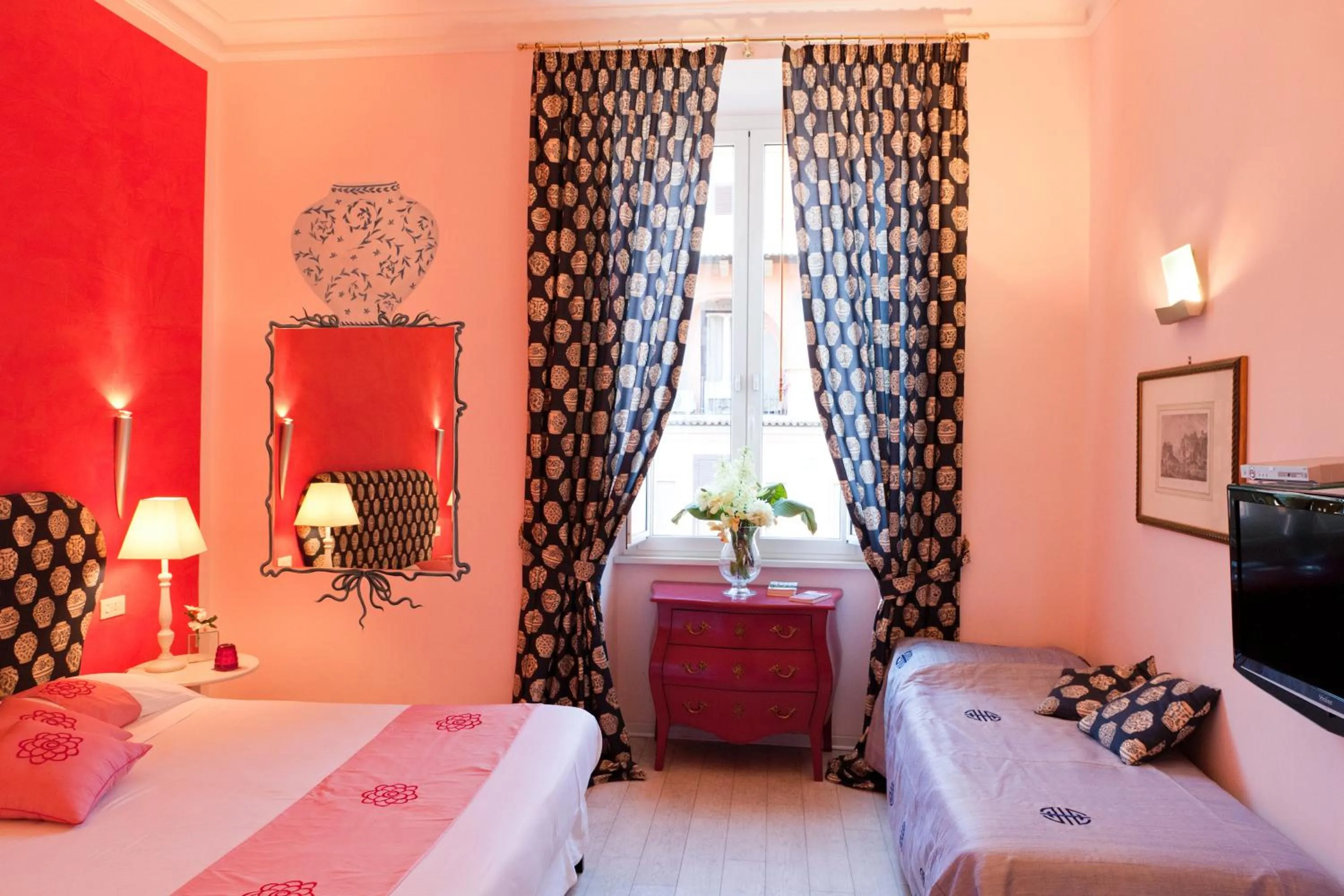 Photo of the whole room, Bed in 66 Imperial Inn Deluxe B&B