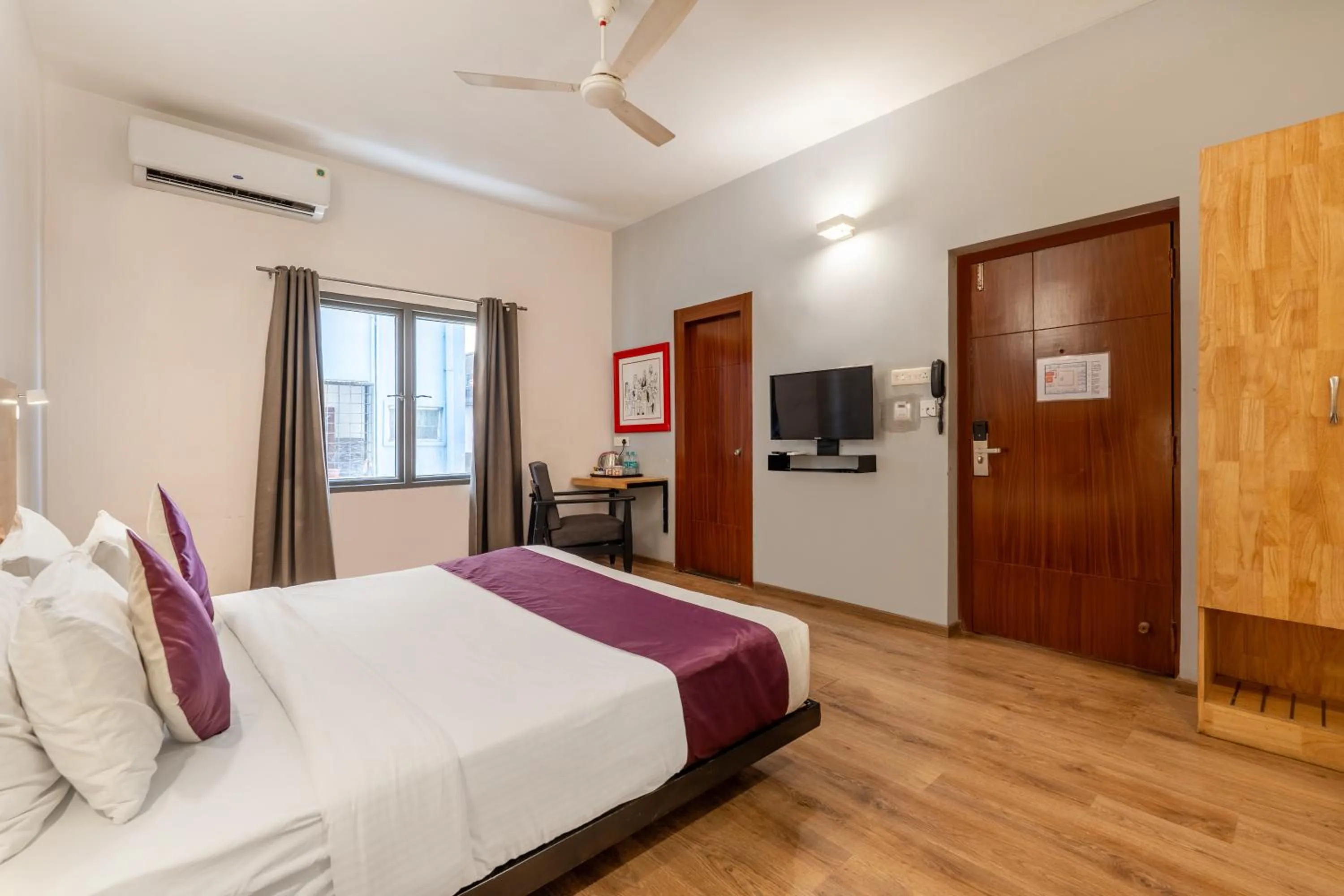 Bed in Monday Hotels Hitec City