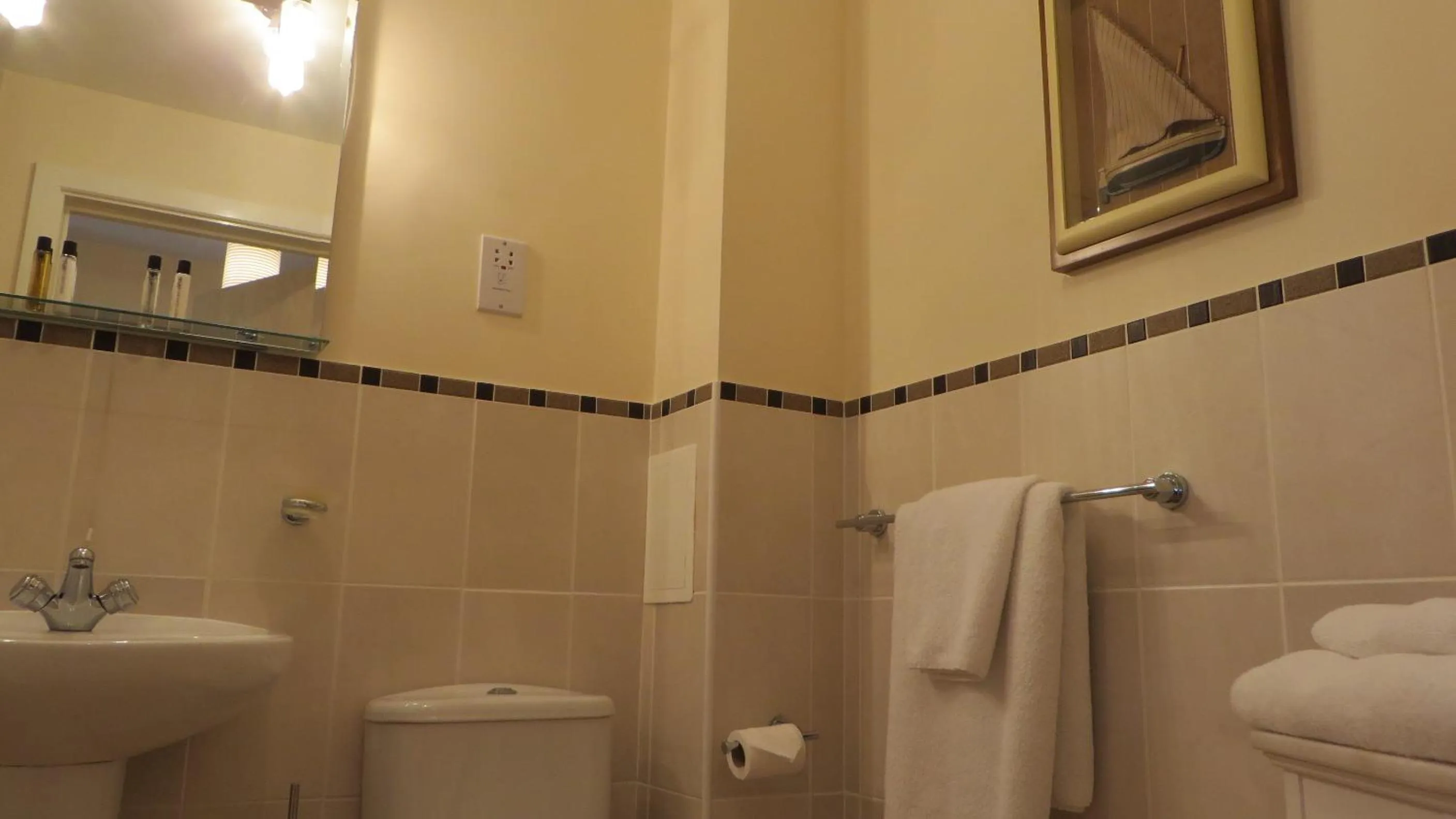 Toilet in Citystay Living- Warren Close