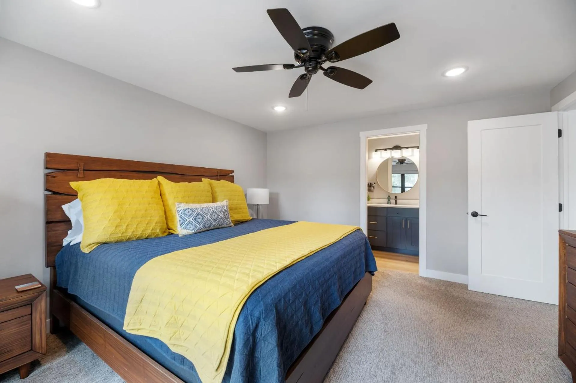 Bed in Copper Skies Lodge at Powder House Pass