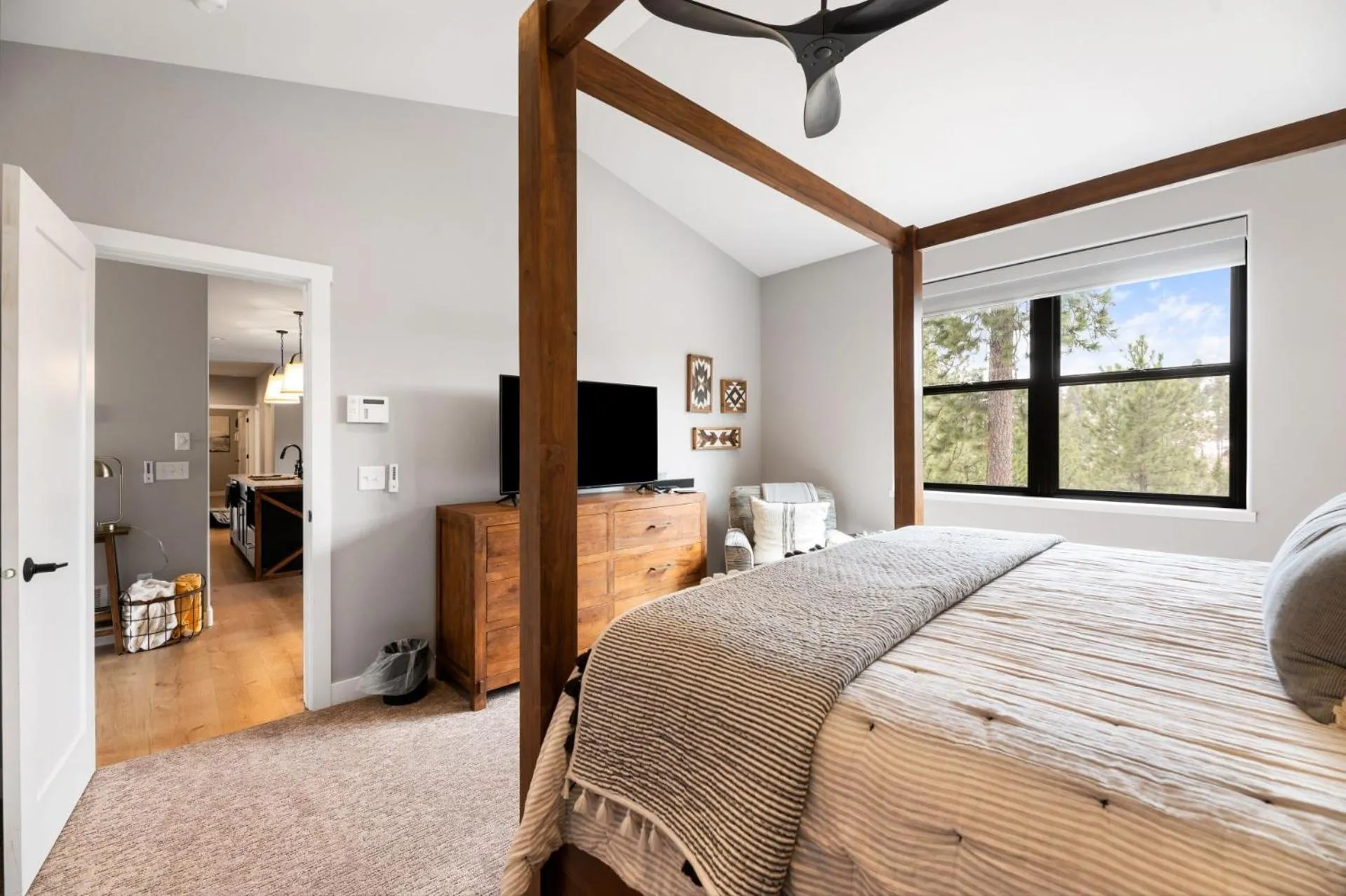 Bed in Copper Skies Lodge at Powder House Pass