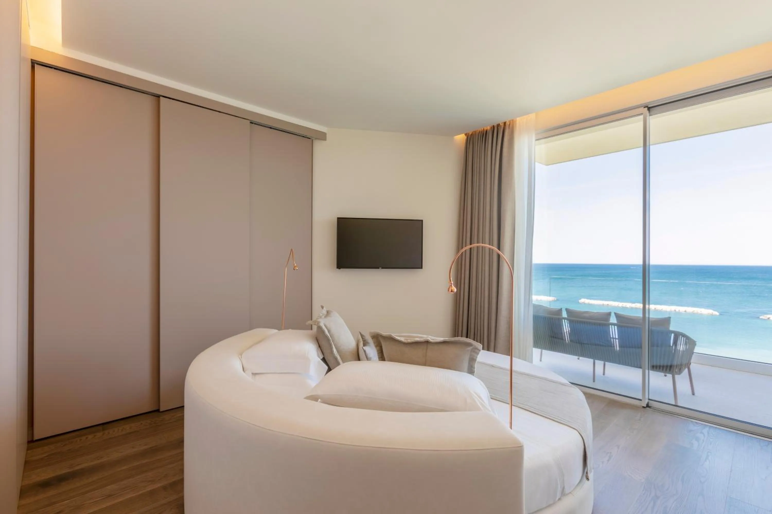 Bed in Hotel Sans Souci