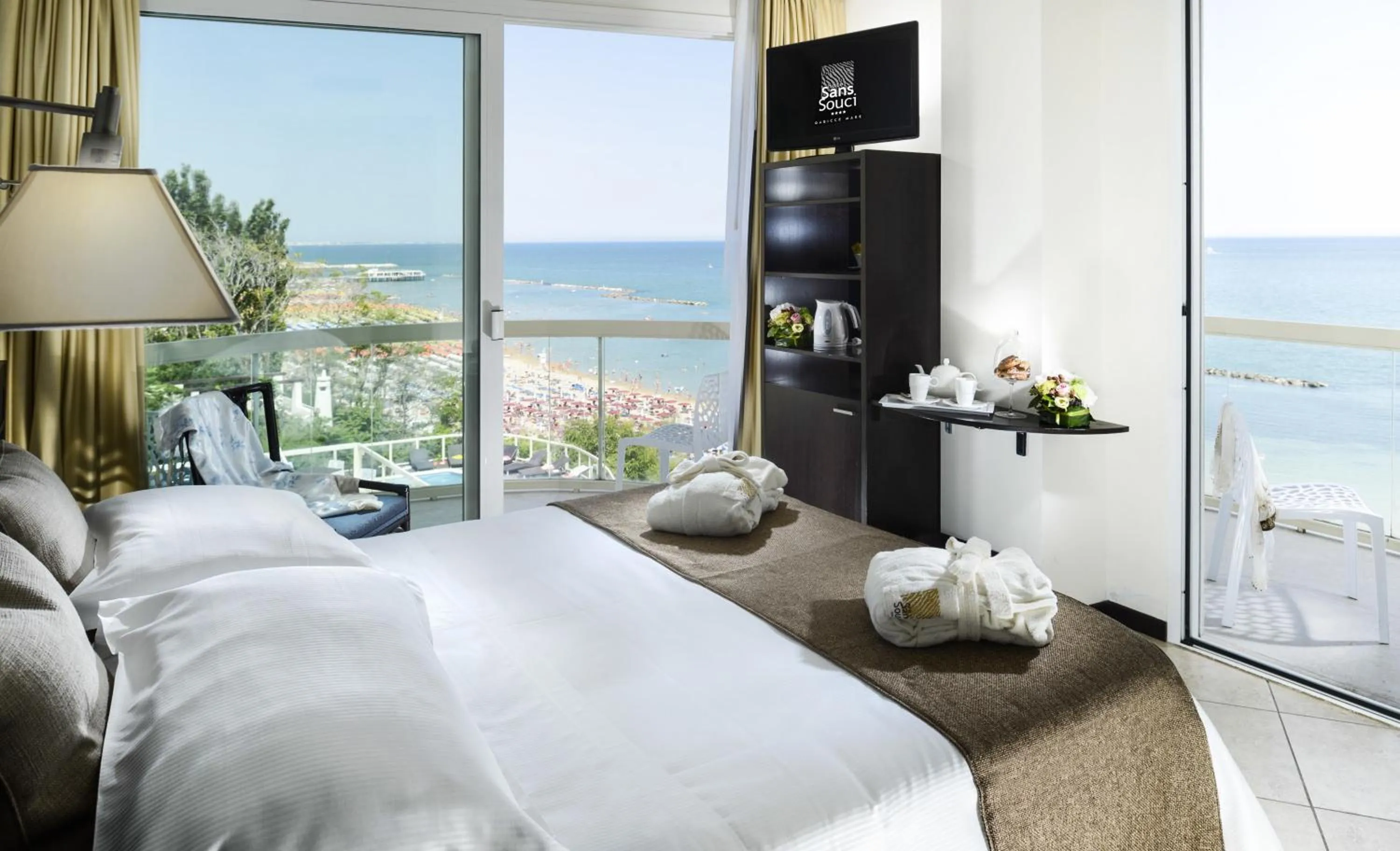 Bed in Hotel Sans Souci