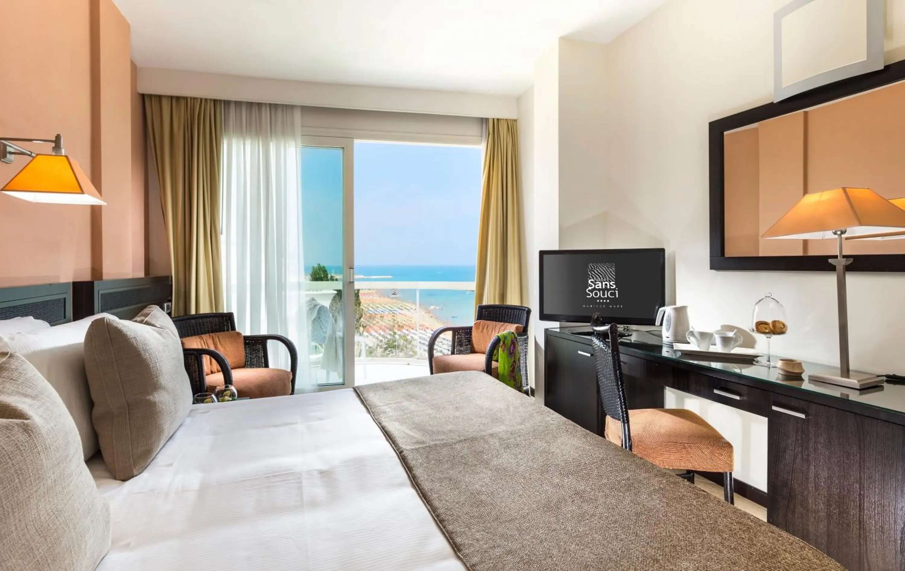 Double or Twin Room with Partial Sea View in Hotel Sans Souci Double or Twin Room with Partial Sea View in Hotel Sans Souci