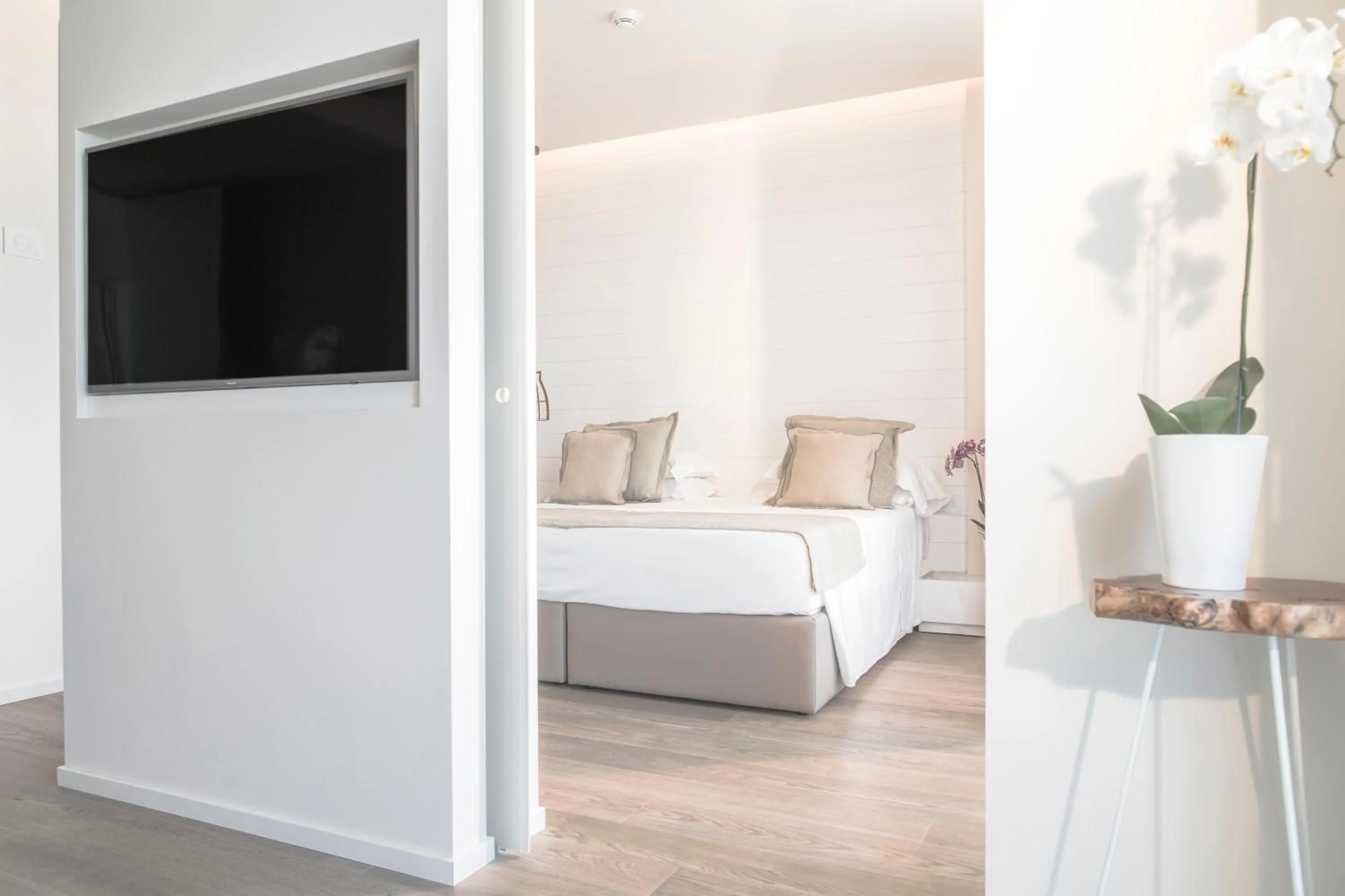 TV and multimedia, Bed in Hotel Sans Souci