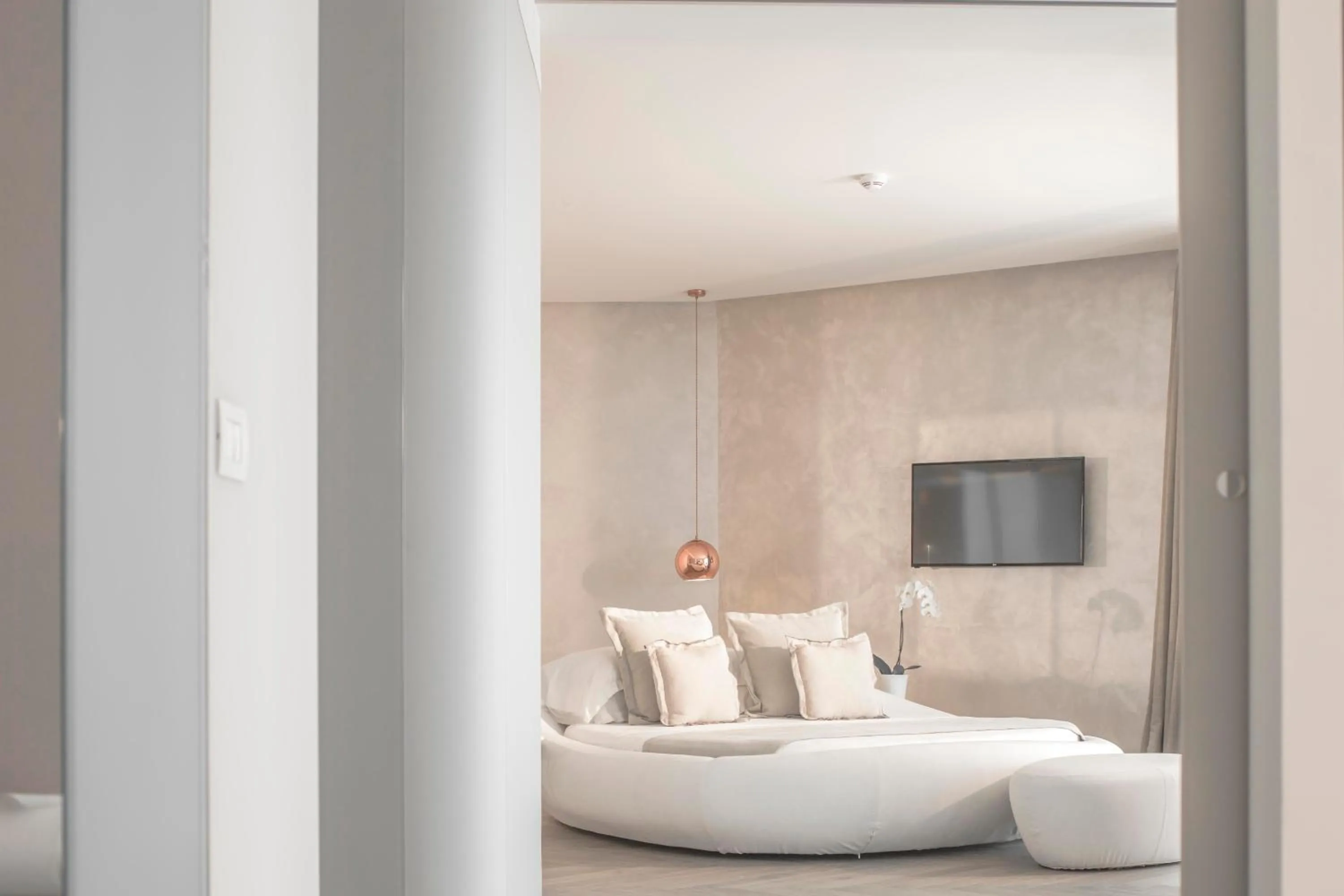 TV and multimedia, Bed in Hotel Sans Souci