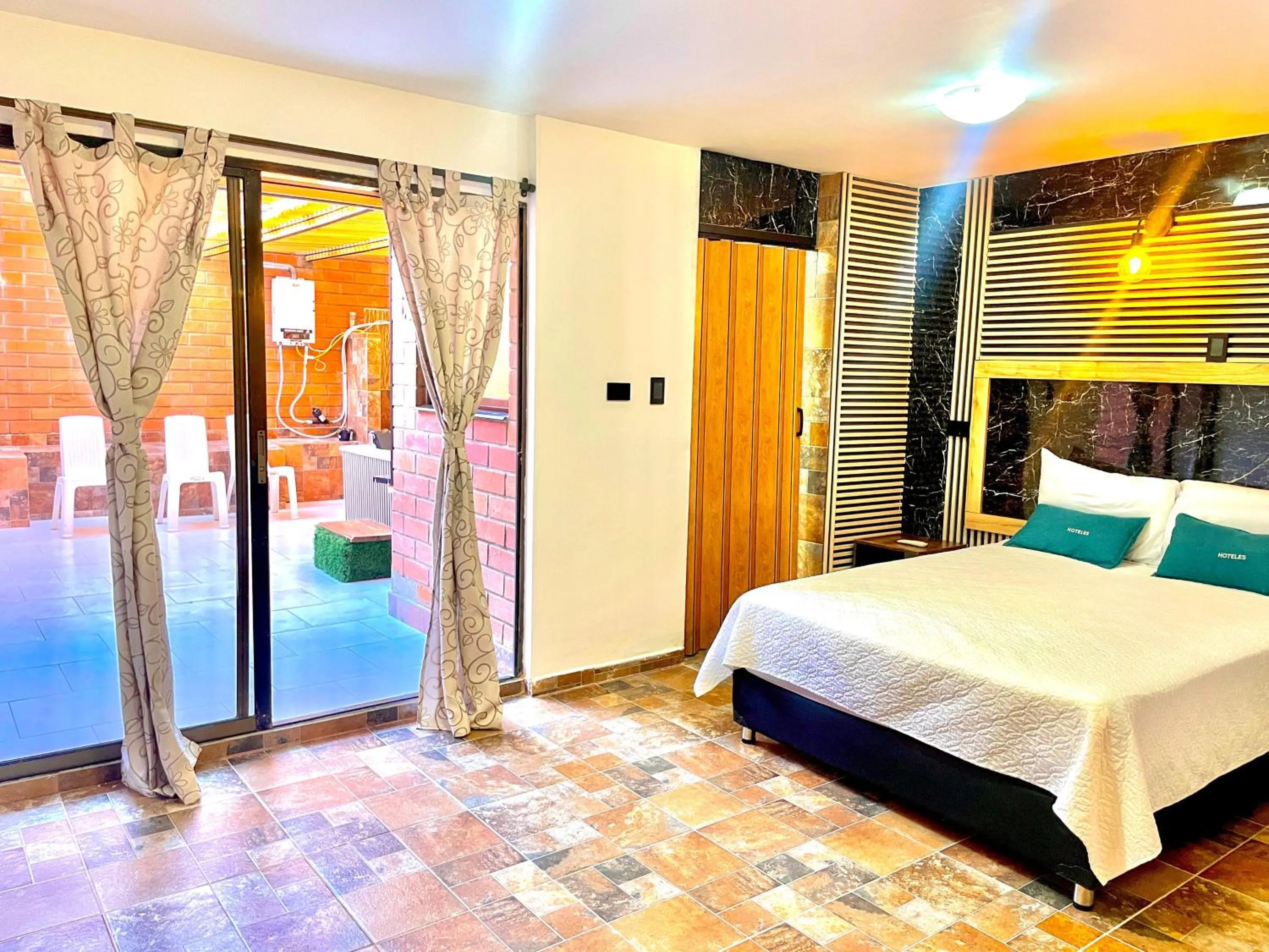 Patio, Bed in Hotel Torre Primavera