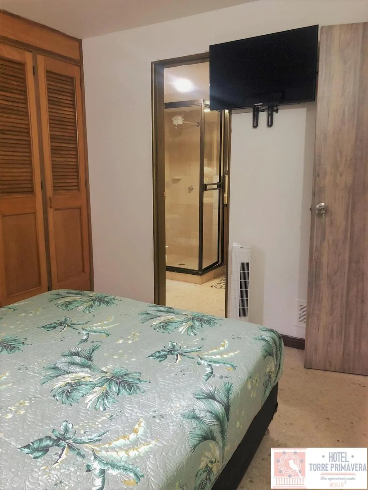 Communal lounge/ TV room, Bed in Hotel Torre Primavera